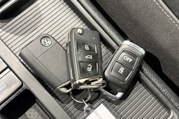 harmaa Volkswagen Golf 2018 kuva 26.