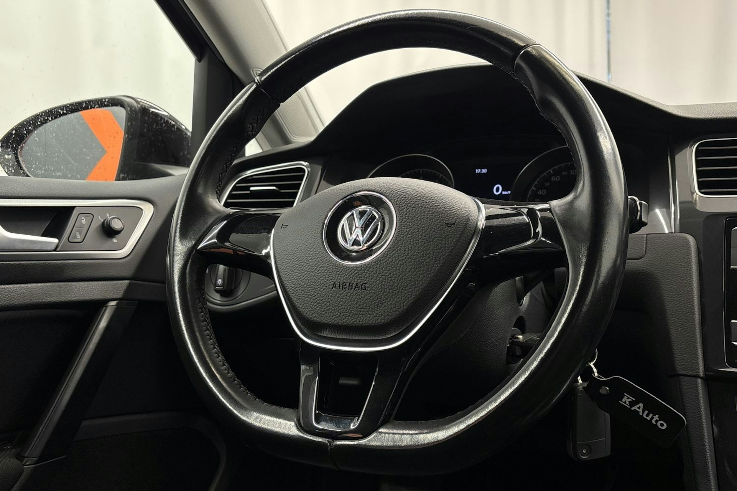 musta Volkswagen Golf 2018 kuva 15.