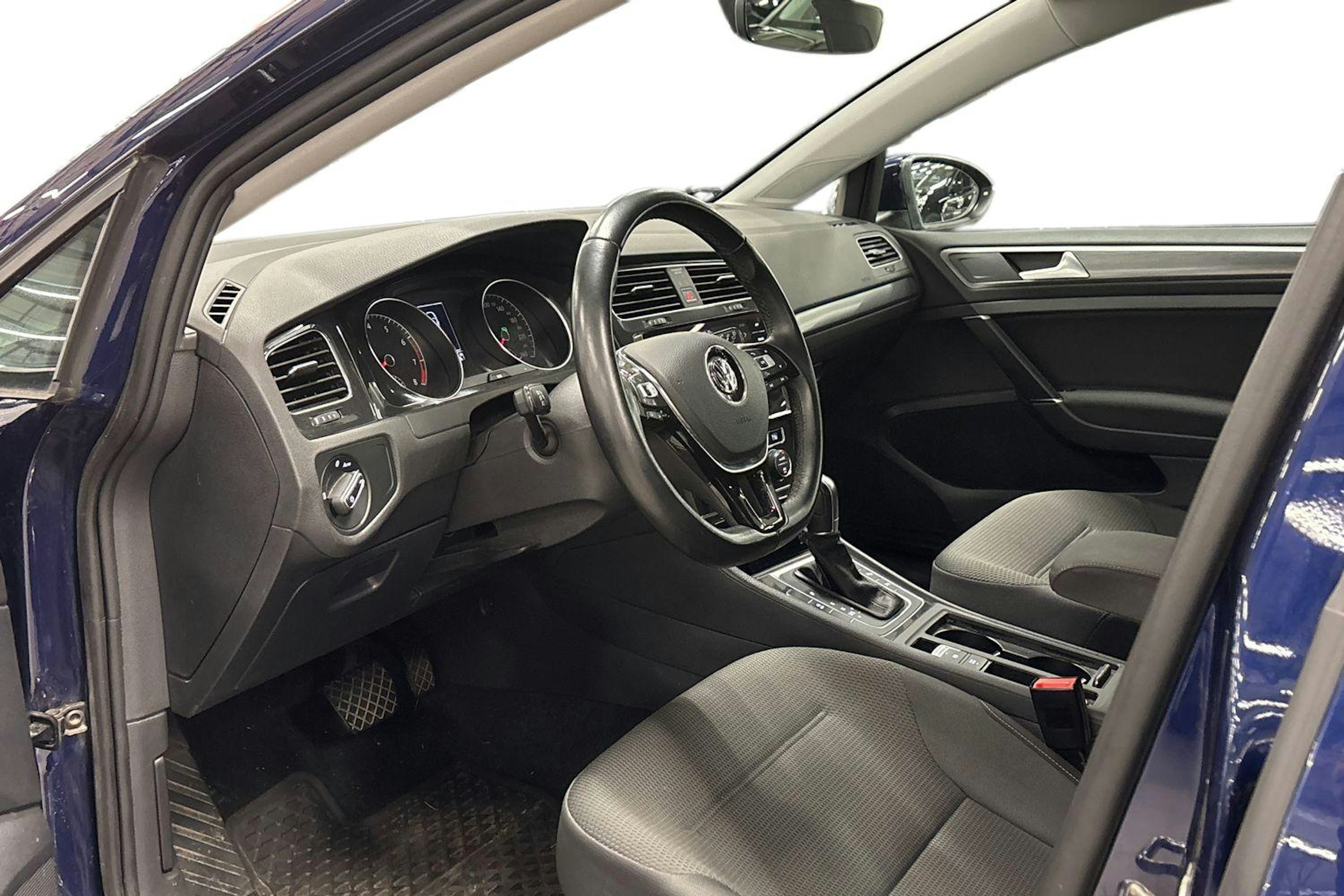 sininen Volkswagen Golf 2018 kuva 3.