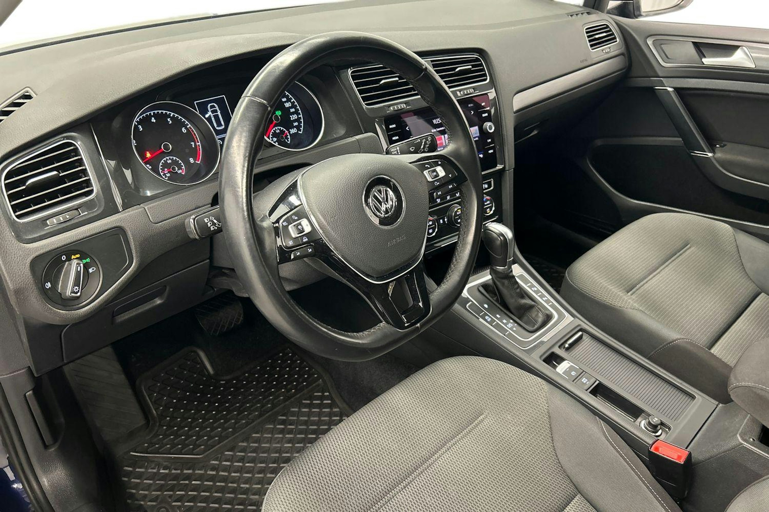 sininen Volkswagen Golf 2018 kuva 7.