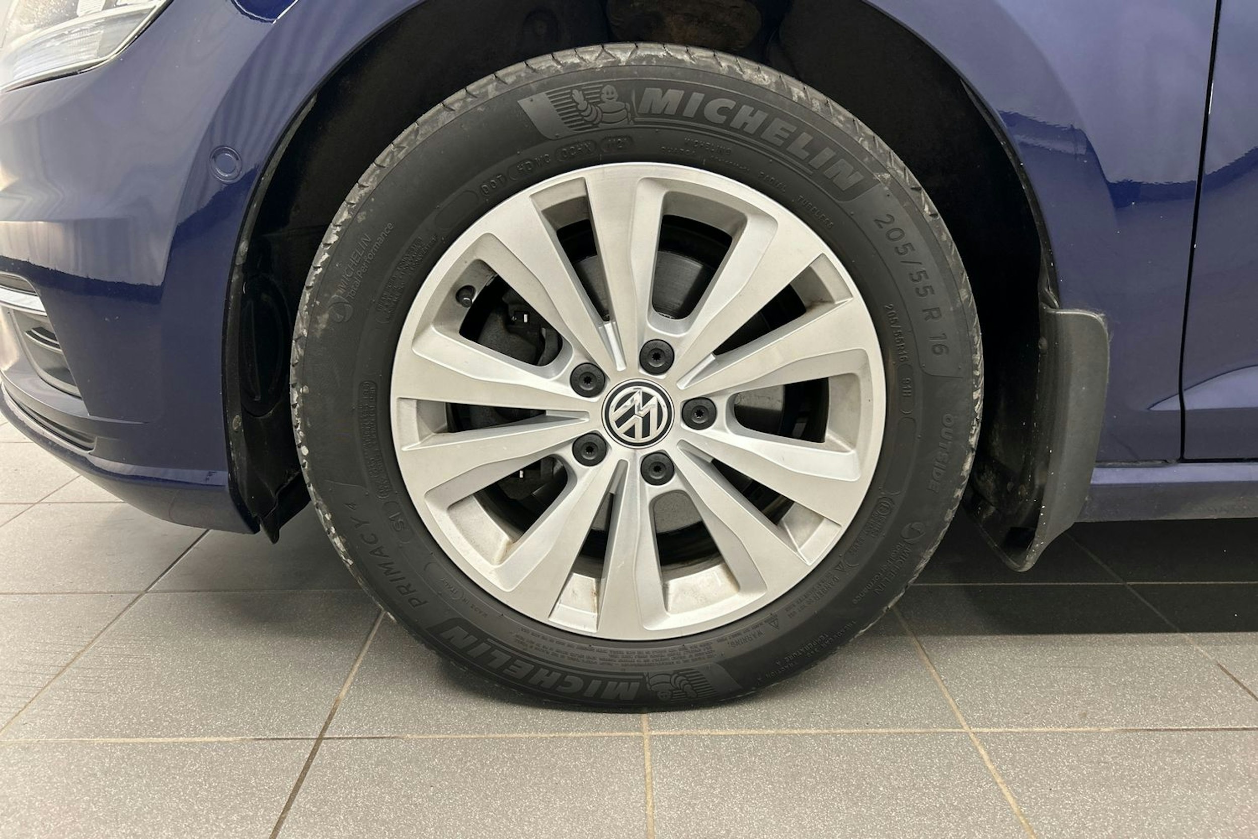 sininen Volkswagen Golf 2018 kuva 11.