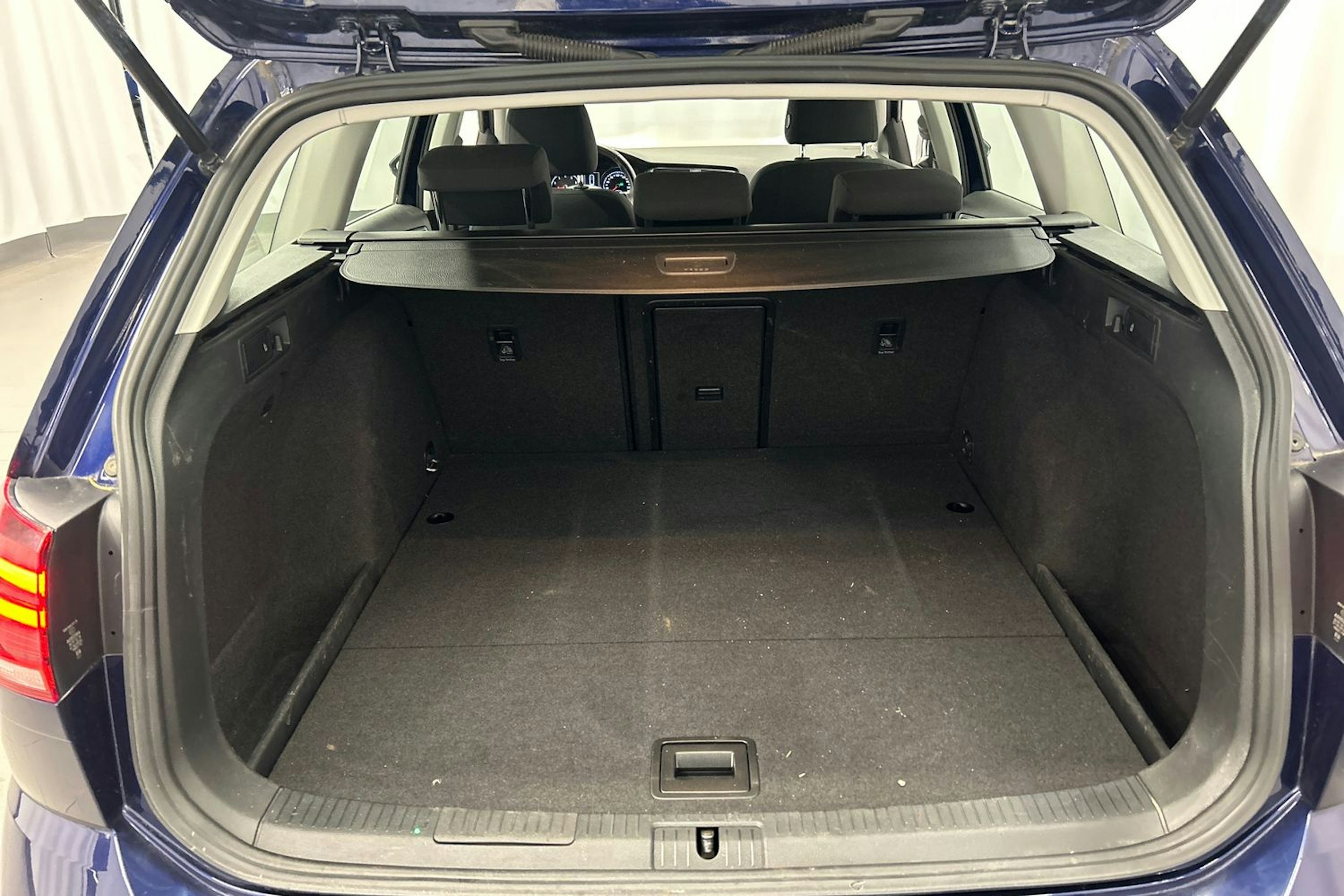 sininen Volkswagen Golf 2018 kuva 14.