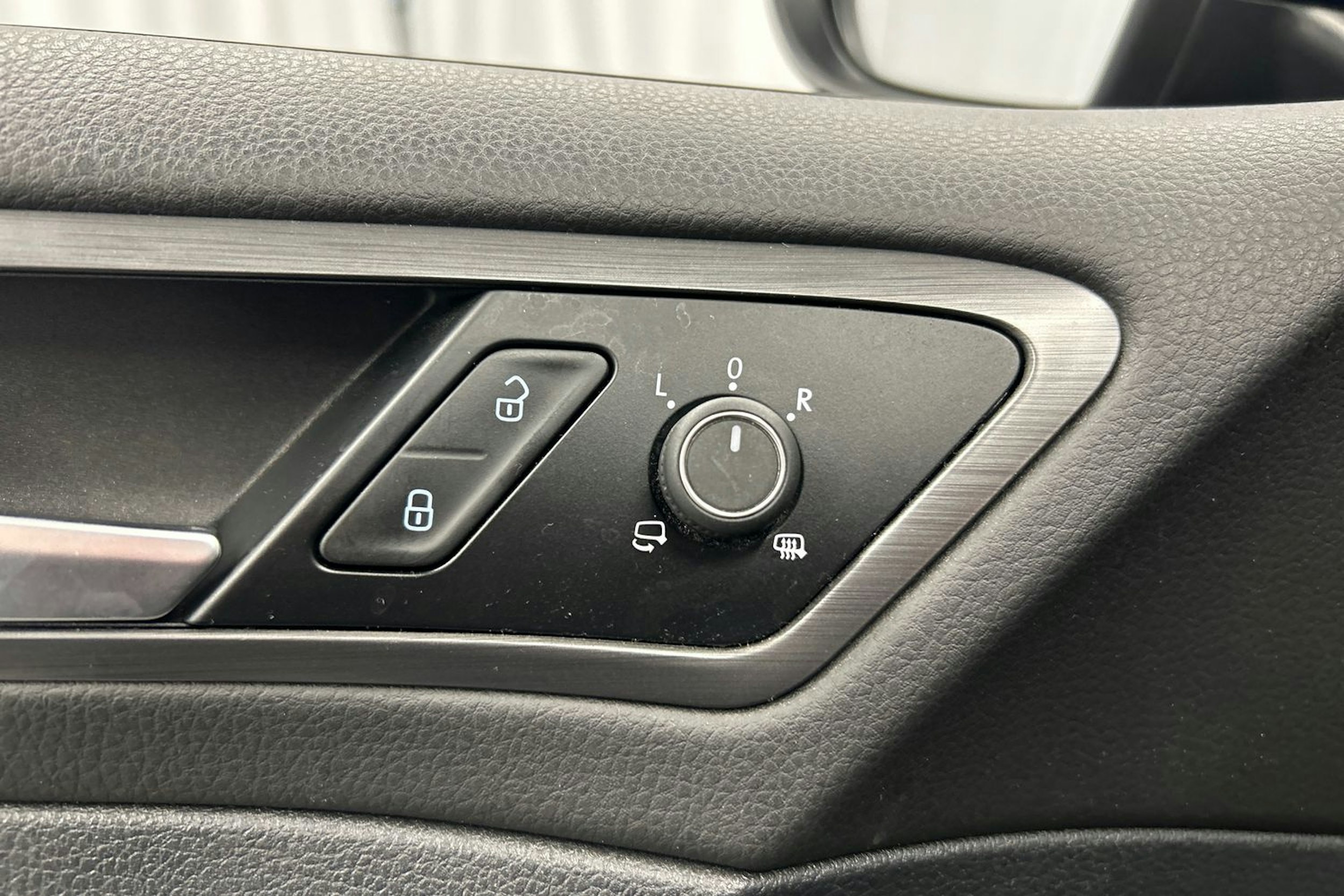 sininen Volkswagen Golf 2018 kuva 18.