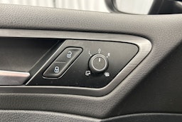 sininen Volkswagen Golf 2018 kuva 18.