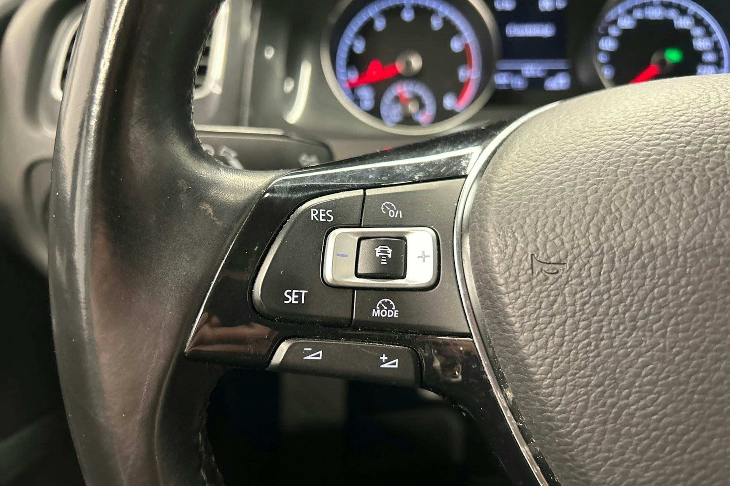 sininen Volkswagen Golf 2018 kuva 20.