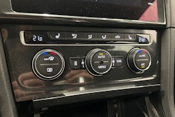 sininen Volkswagen Golf 2018 kuva 25.