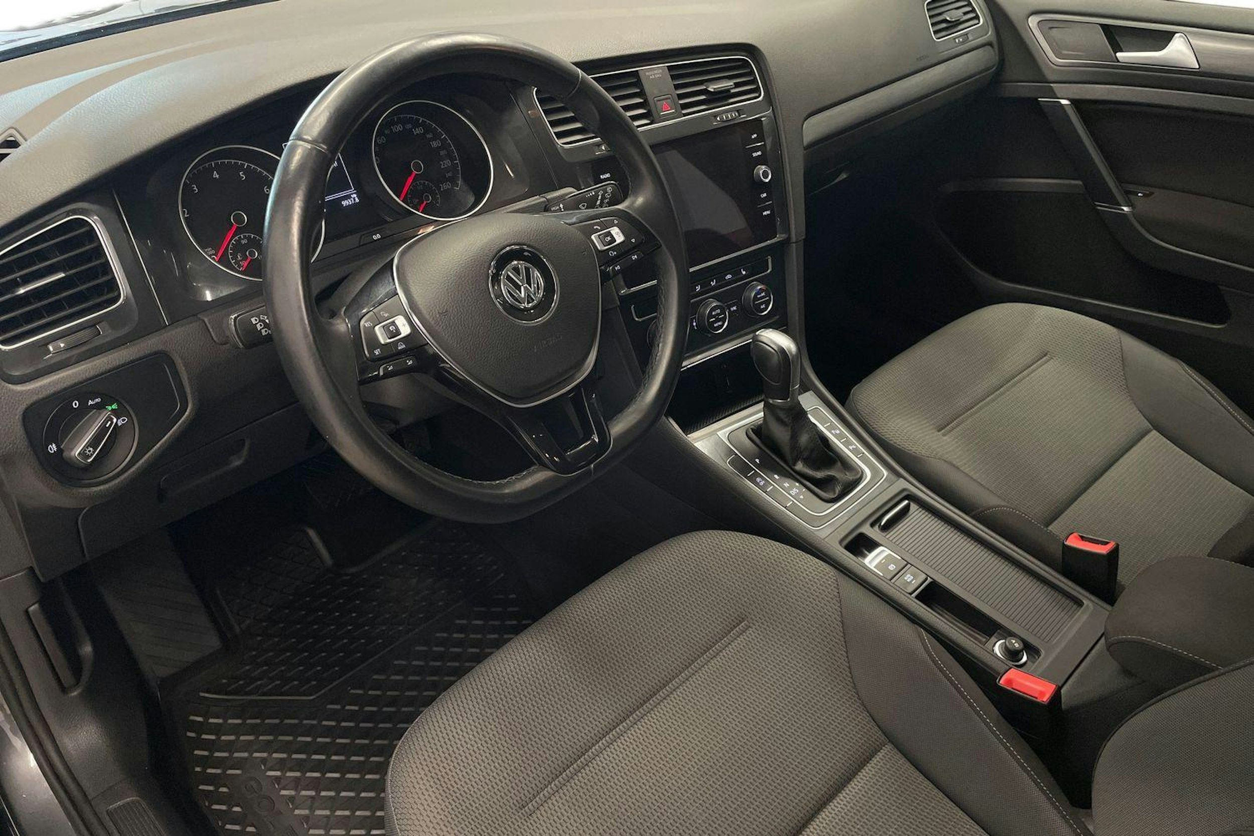 harmaa Volkswagen Golf 2018 kuva 8.
