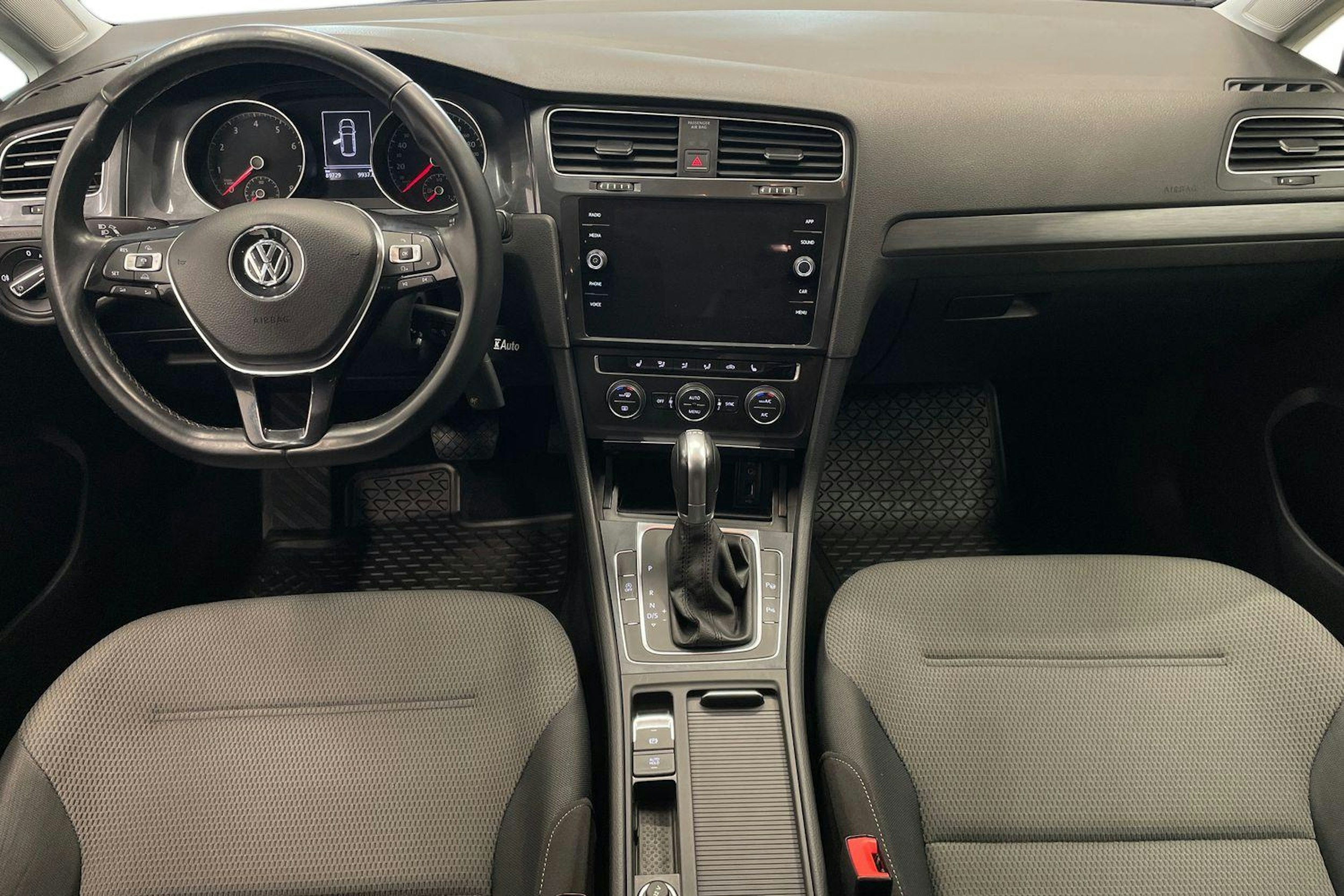 harmaa Volkswagen Golf 2018 kuva 10.
