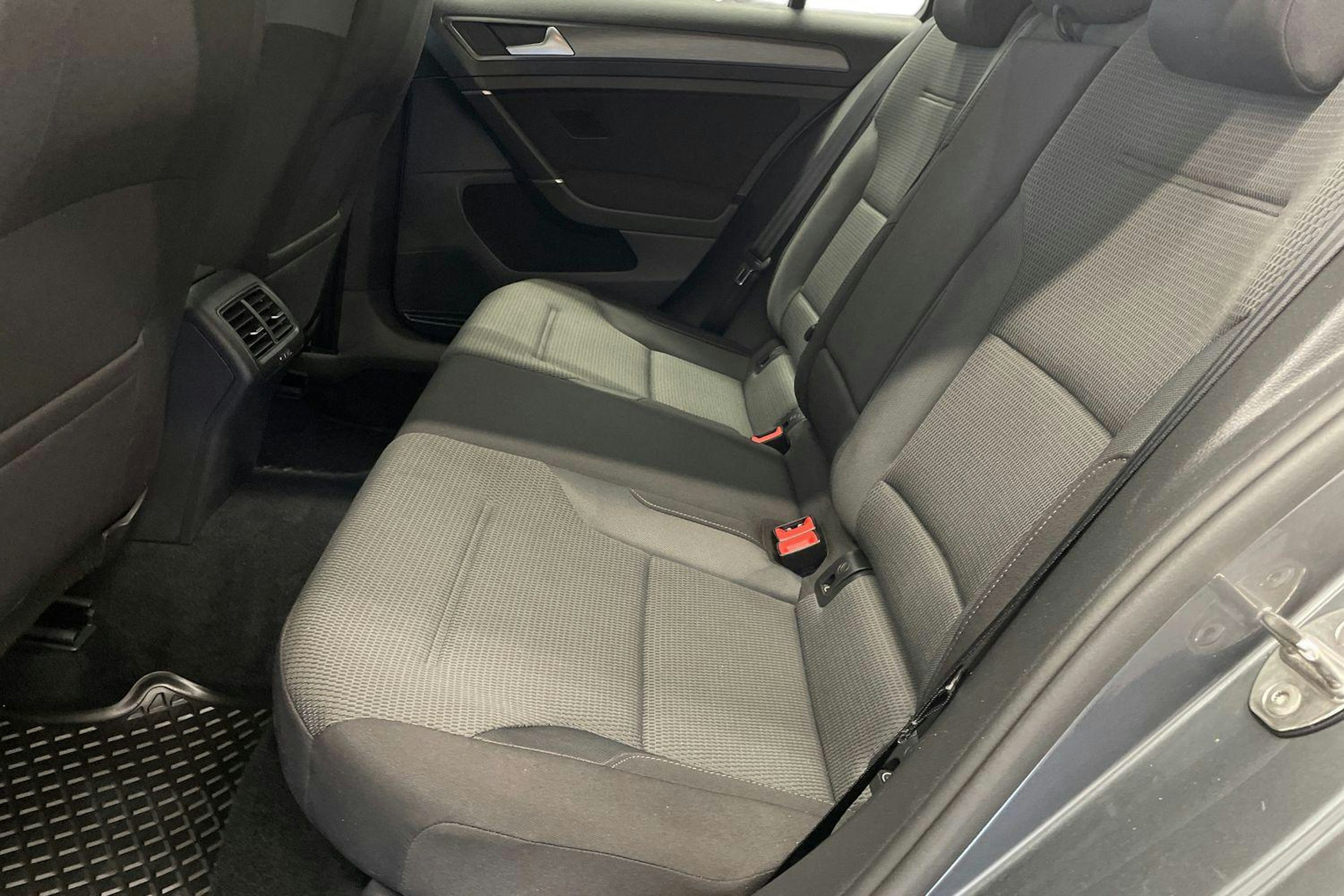 harmaa Volkswagen Golf 2018 kuva 11.