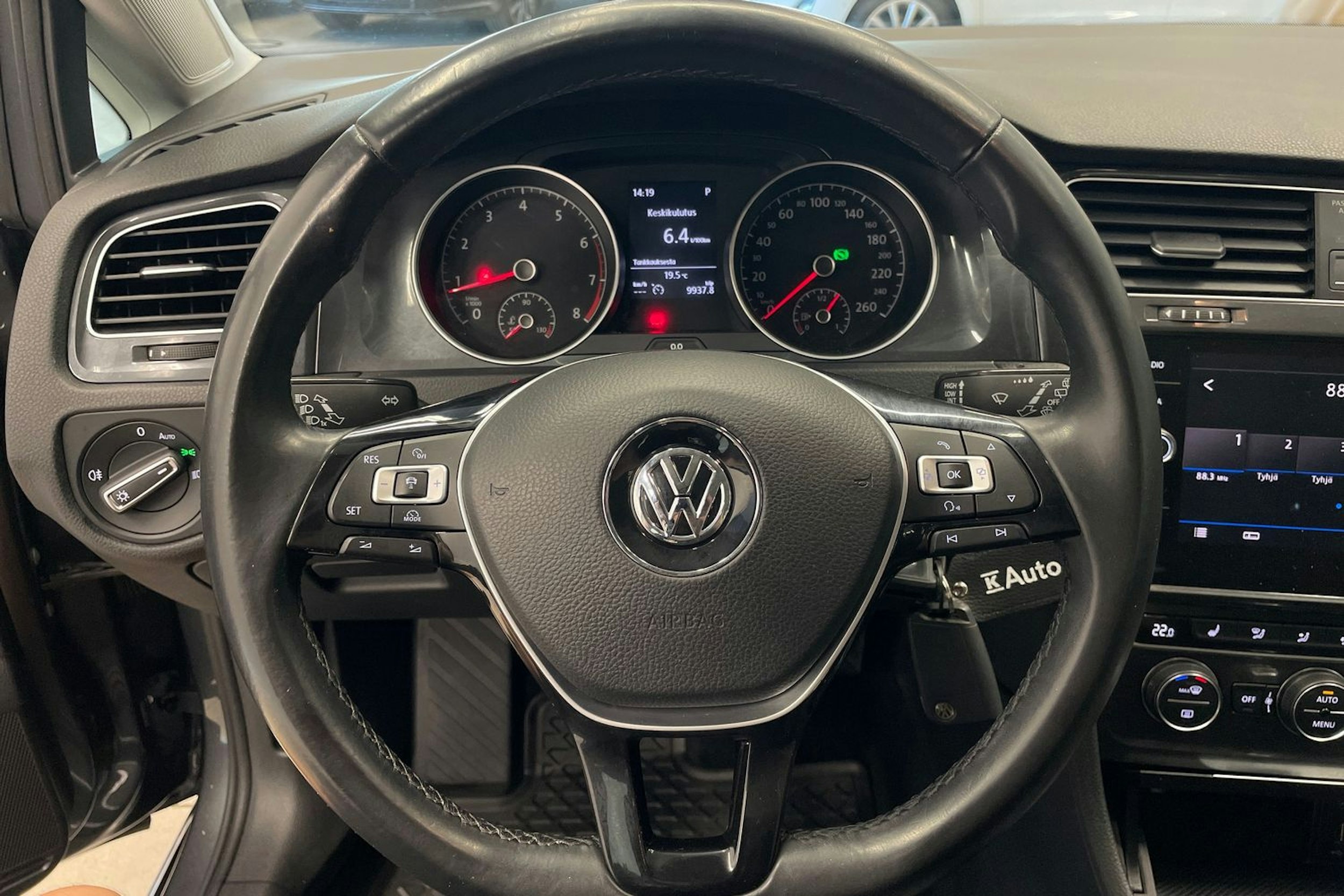 harmaa Volkswagen Golf 2018 kuva 17.