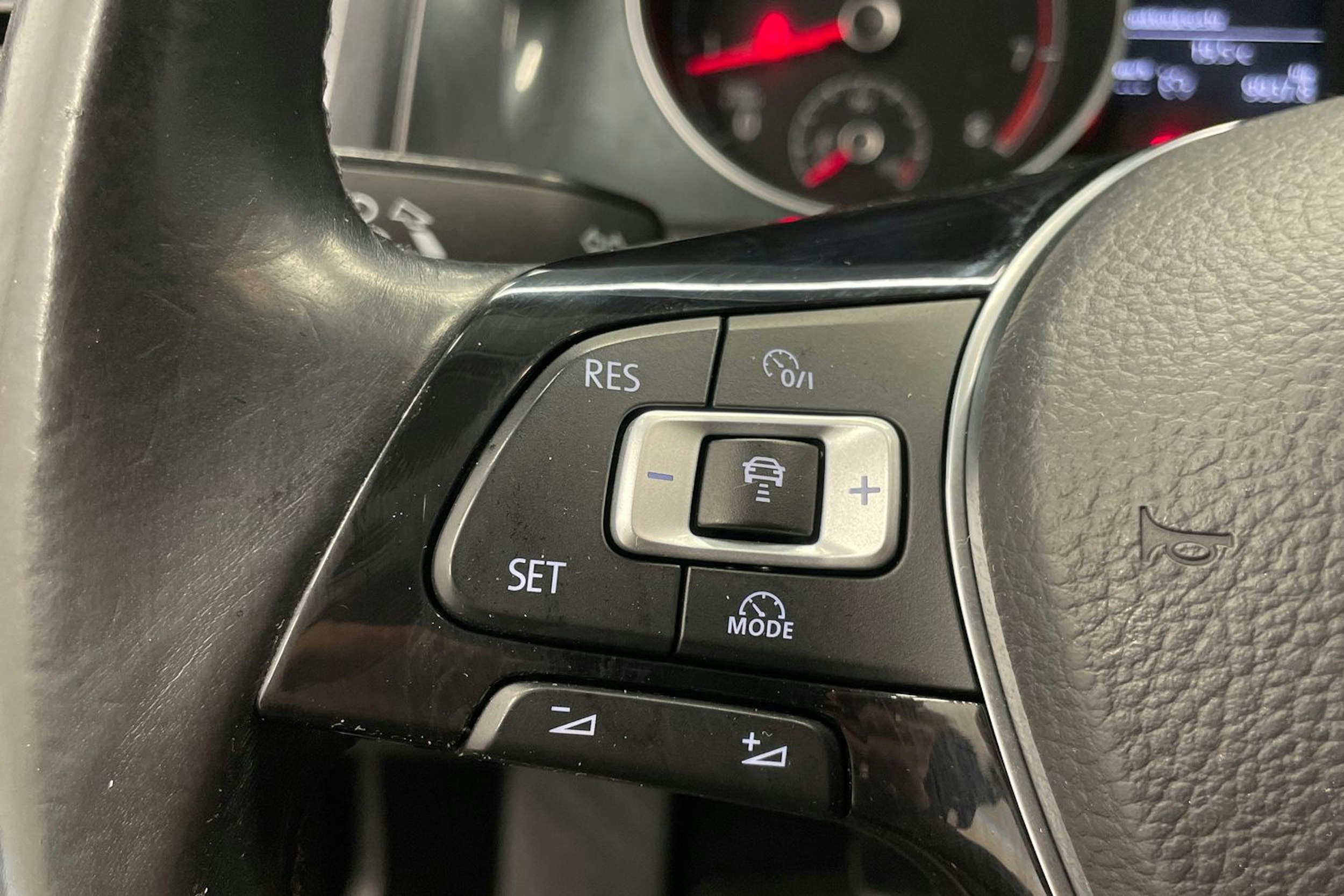 harmaa Volkswagen Golf 2018 kuva 18.