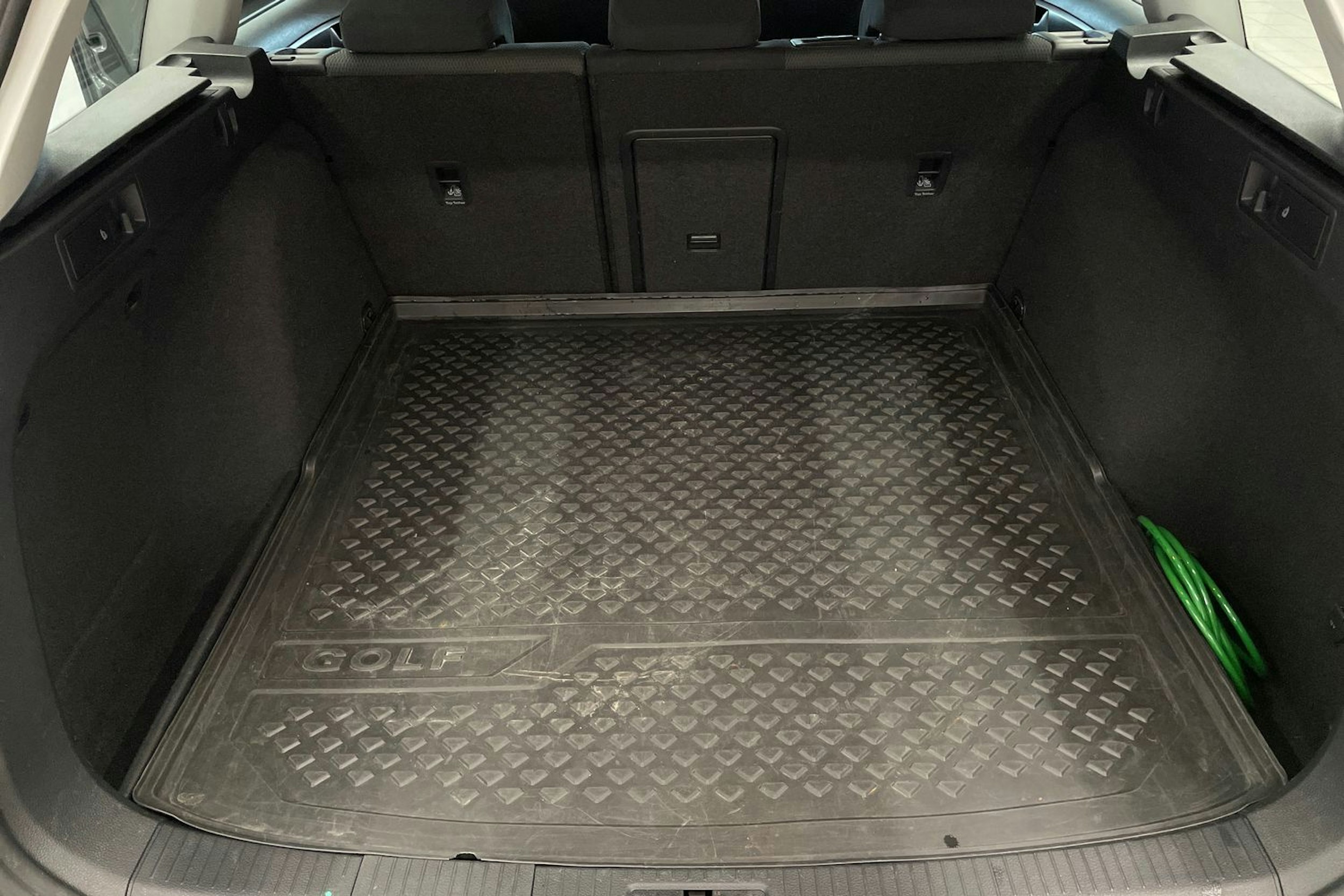harmaa Volkswagen Golf 2018 kuva 24.