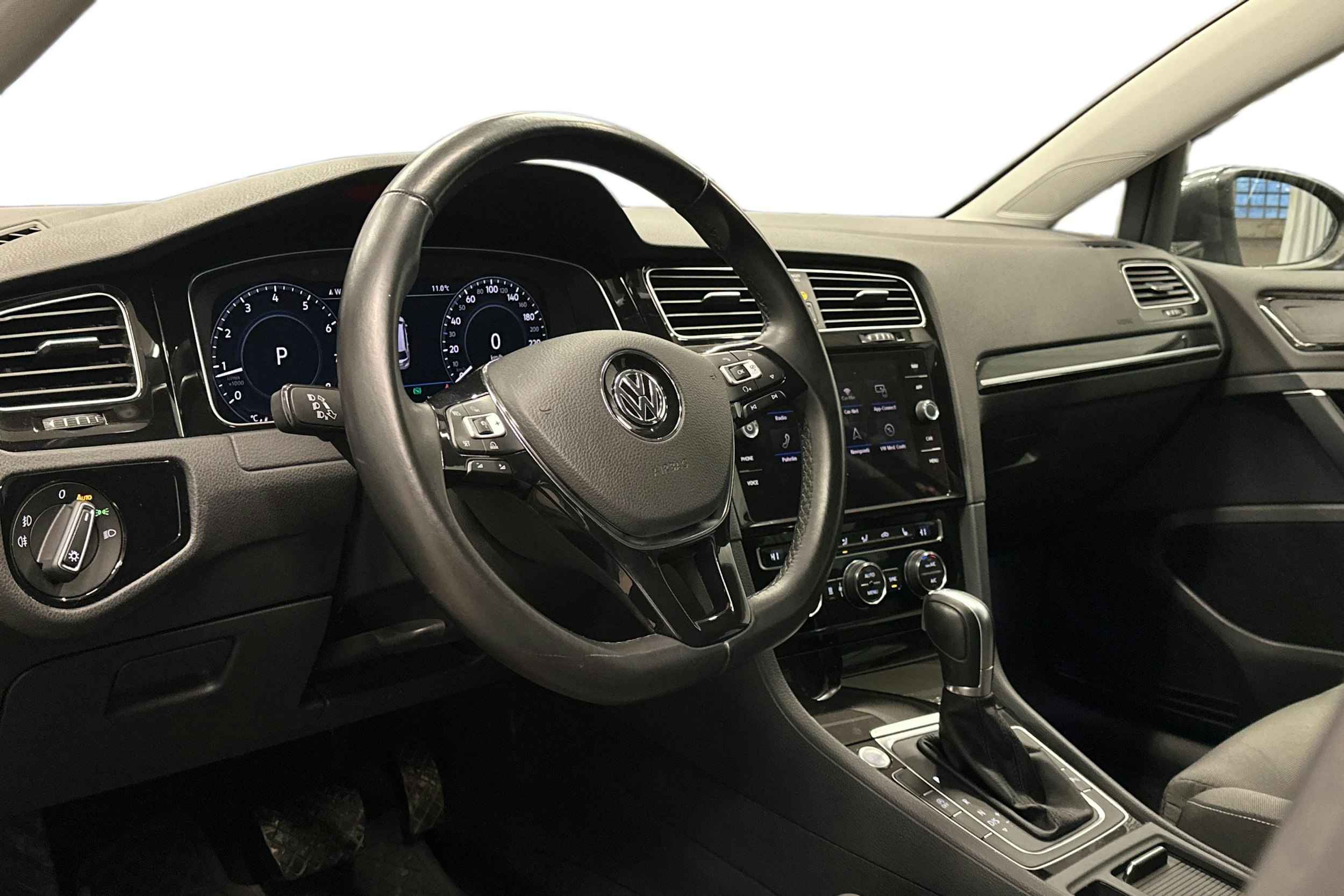 harmaa Volkswagen Golf 2018 kuva 4.