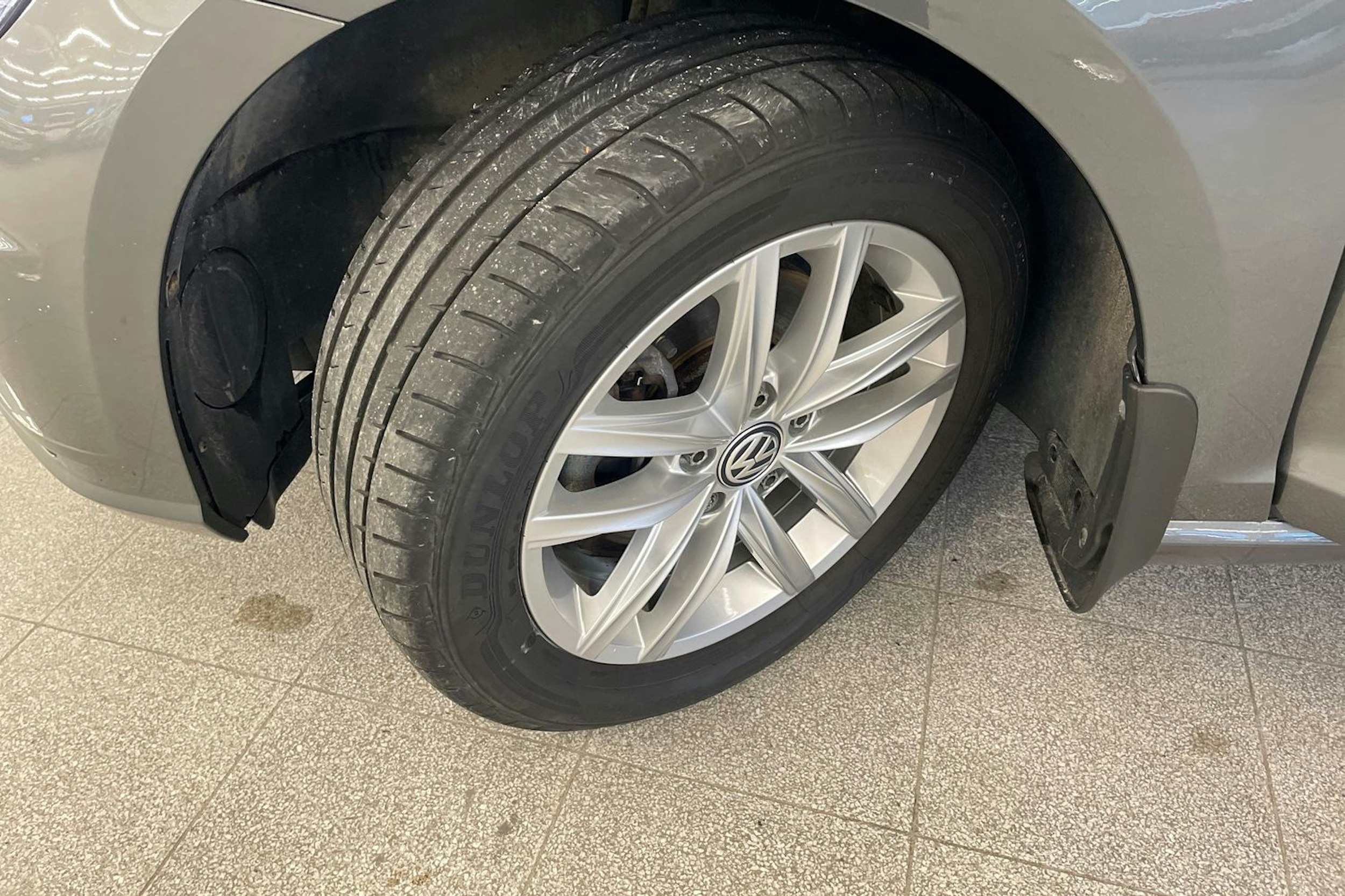 harmaa Volkswagen Golf 2018 kuva 13.