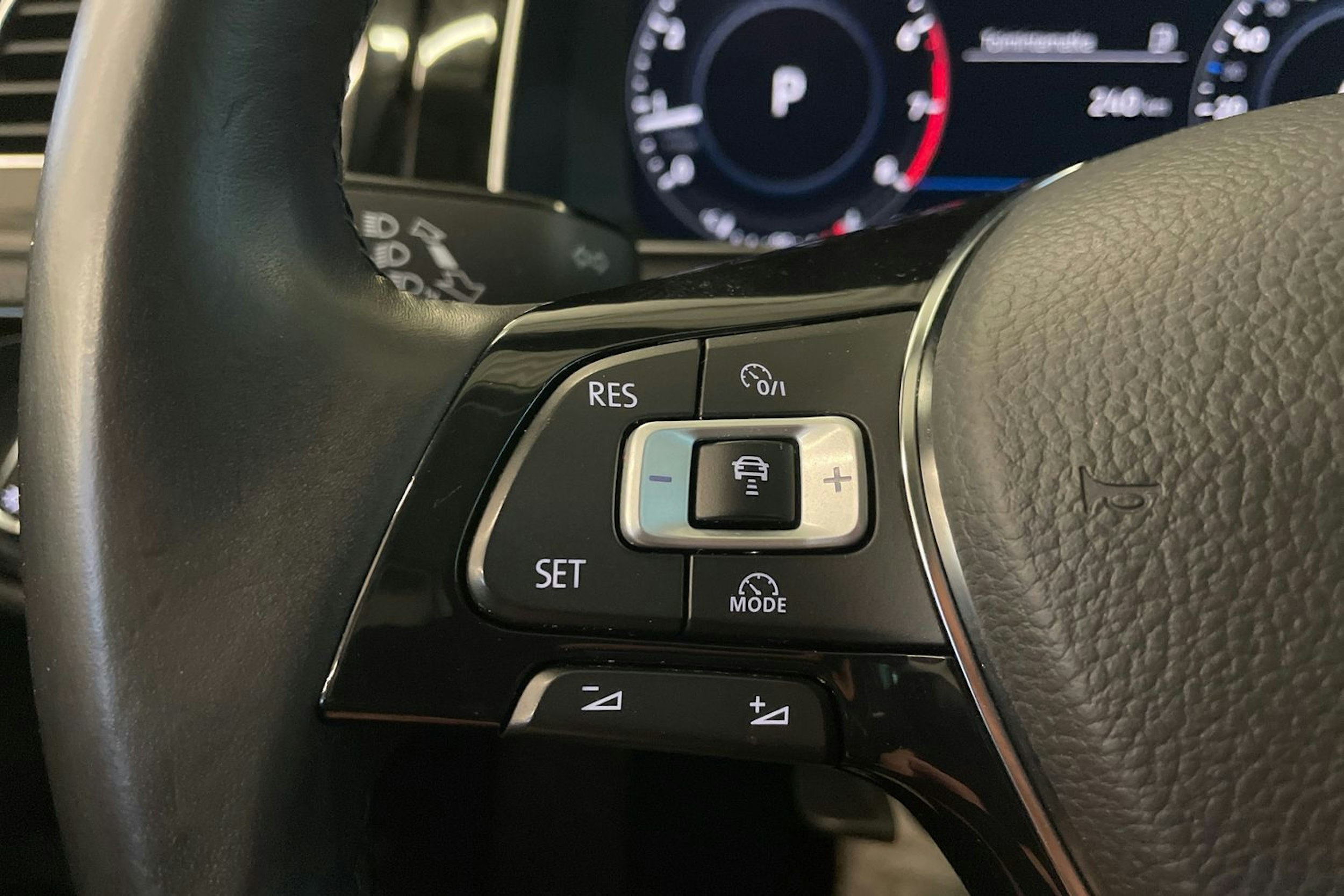 harmaa Volkswagen Golf 2018 kuva 18.