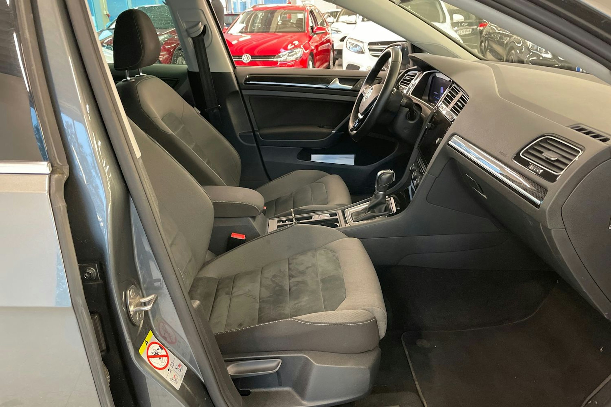 harmaa Volkswagen Golf 2018 kuva 22.