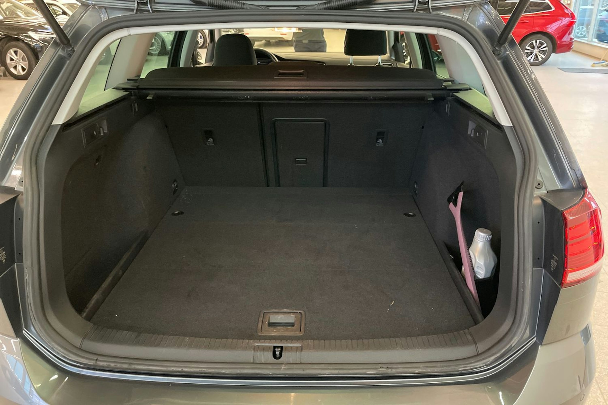 harmaa Volkswagen Golf 2018 kuva 23.