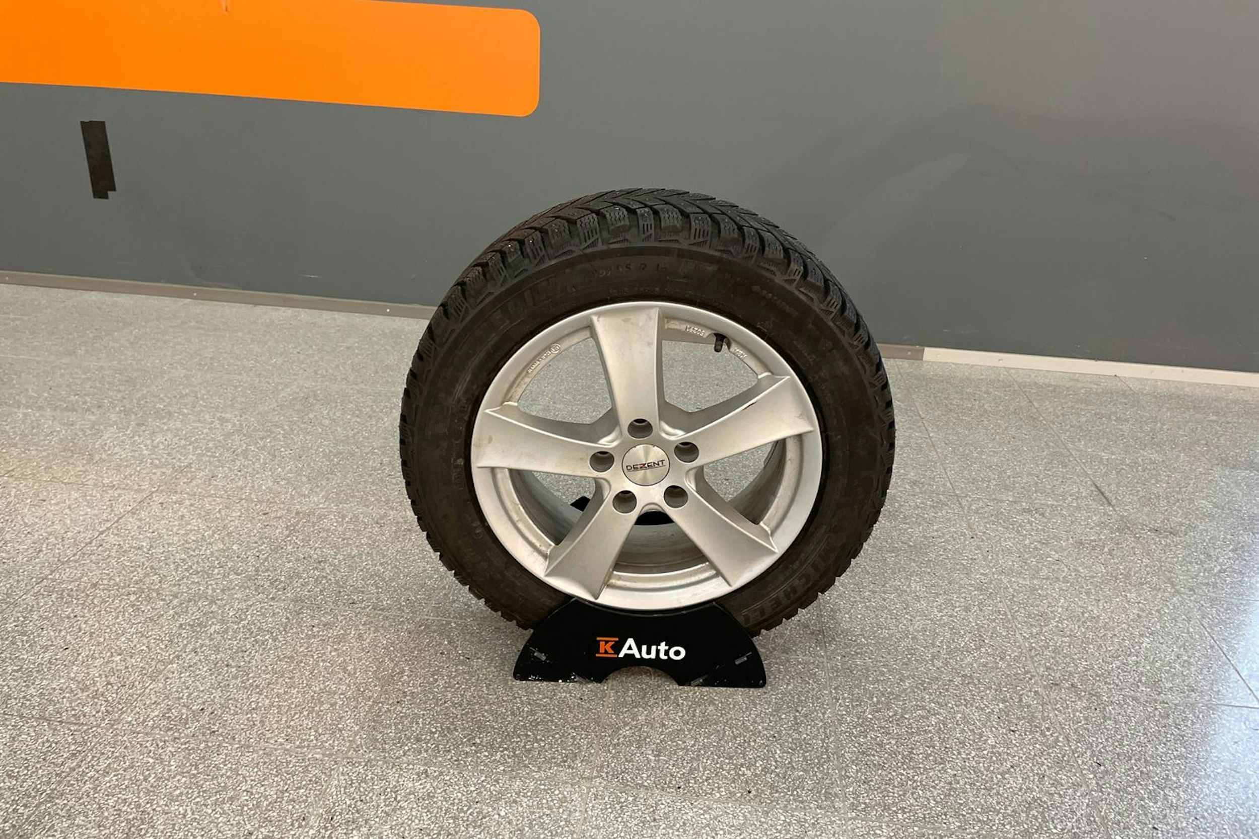 harmaa Volkswagen Golf 2018 kuva 24.