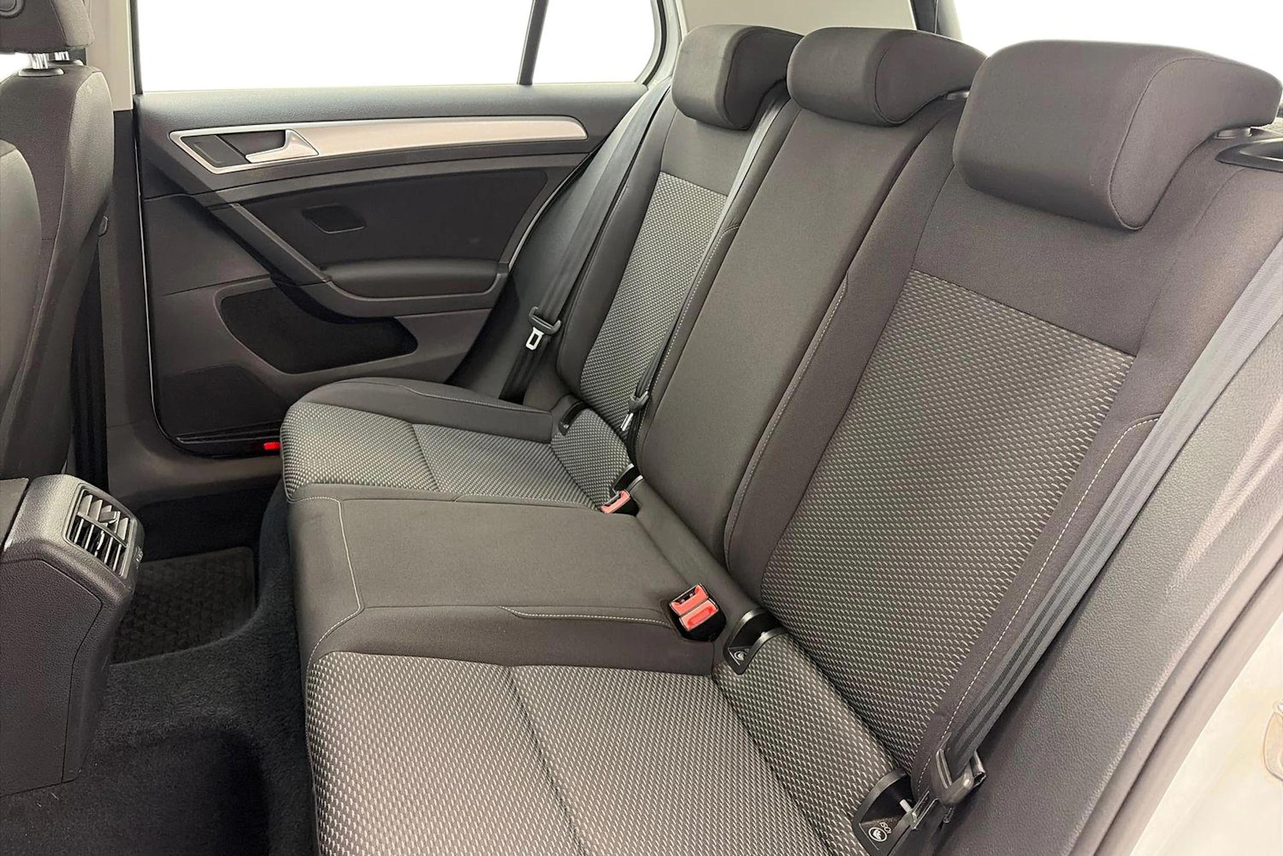 valkoinen Volkswagen Golf 2018 kuva 8.