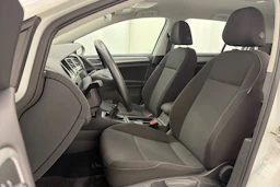 valkoinen Volkswagen Golf 2018 kuva 12.