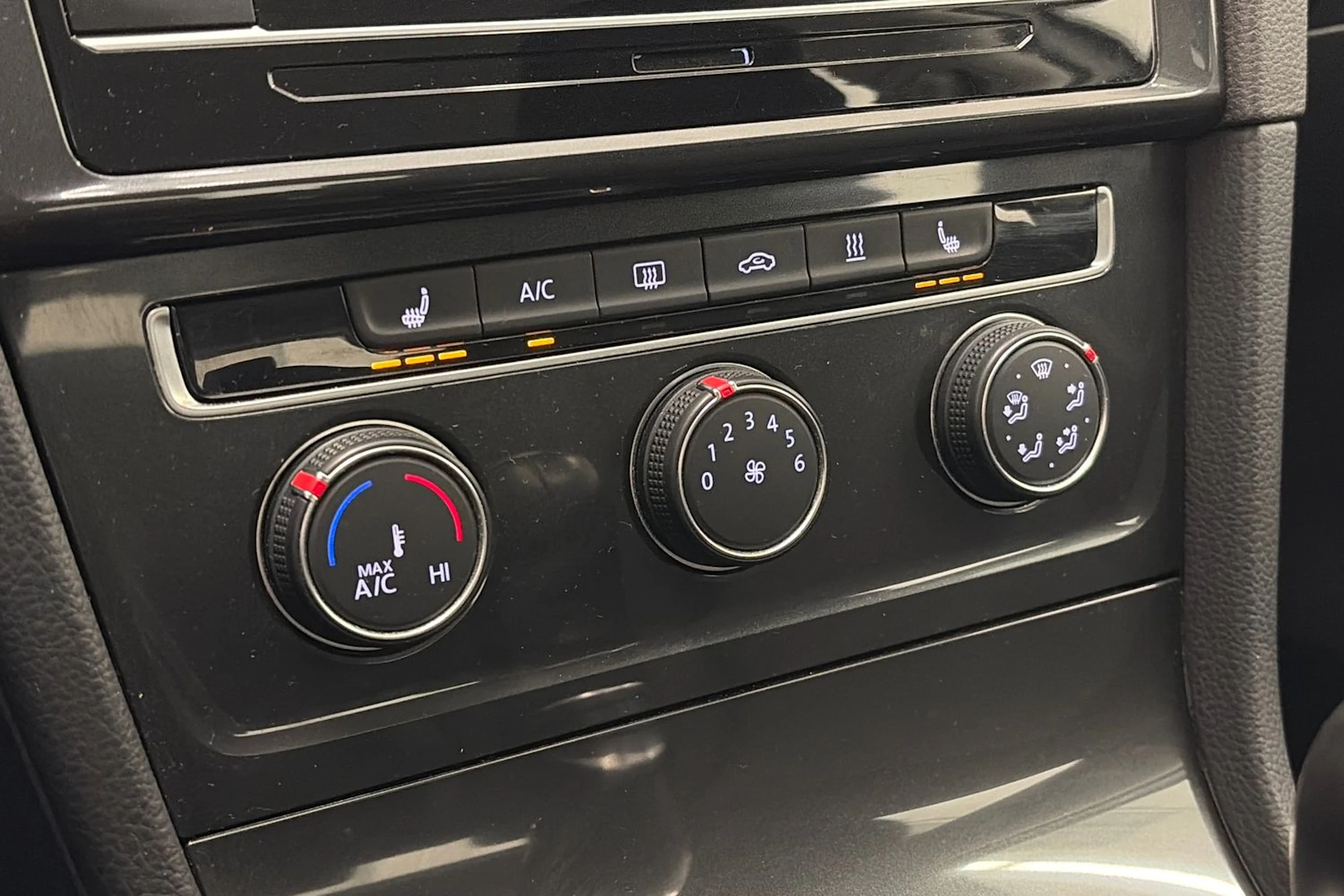 valkoinen Volkswagen Golf 2018 kuva 17.