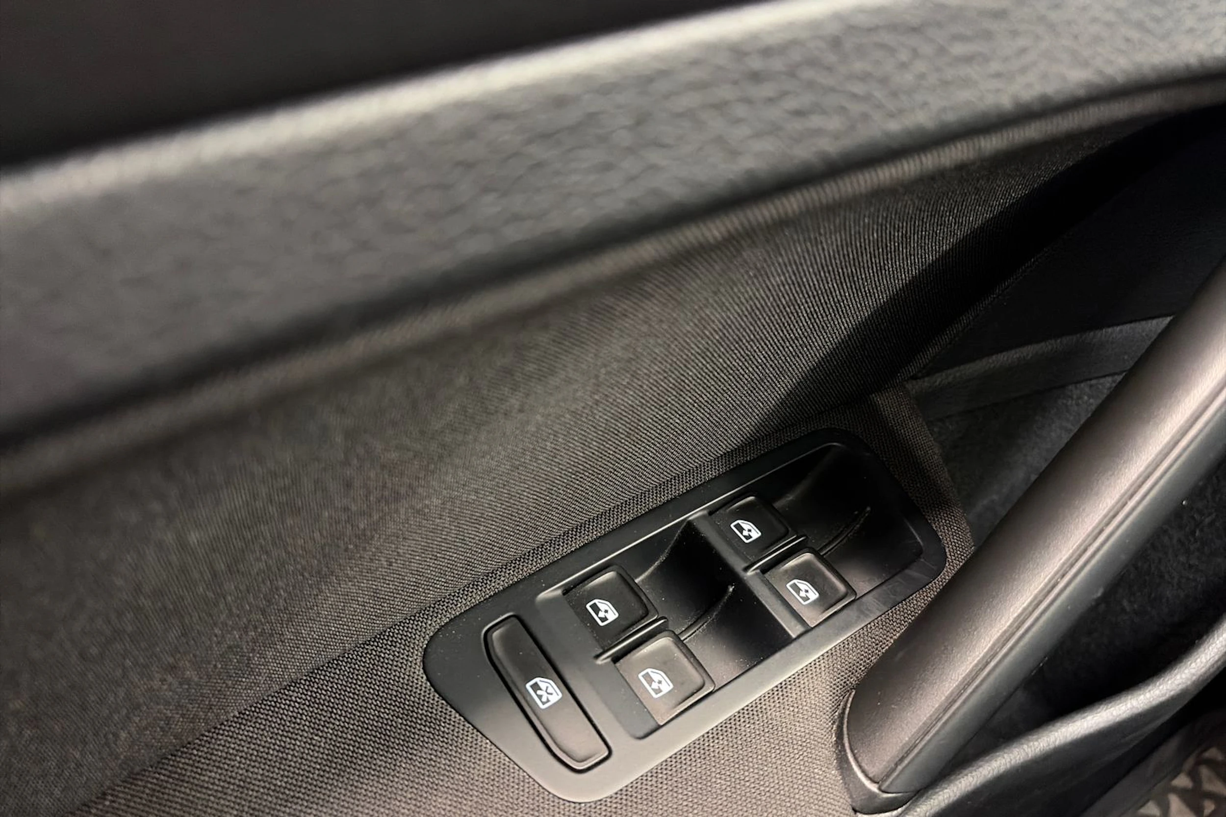 valkoinen Volkswagen Golf 2018 kuva 19.