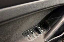 valkoinen Volkswagen Golf 2018 kuva 19.