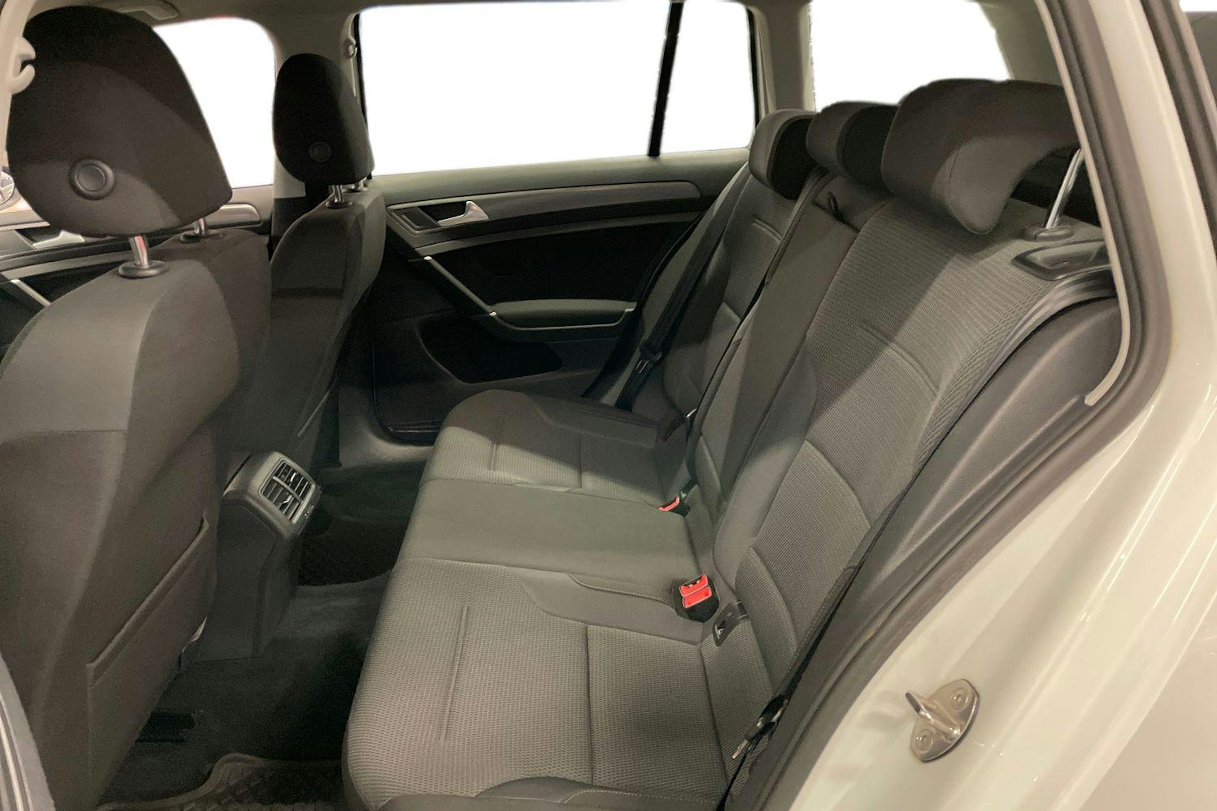 valkoinen Volkswagen Golf 2018 kuva 8.