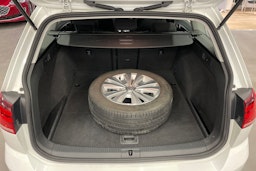 valkoinen Volkswagen Golf 2018 kuva 13.