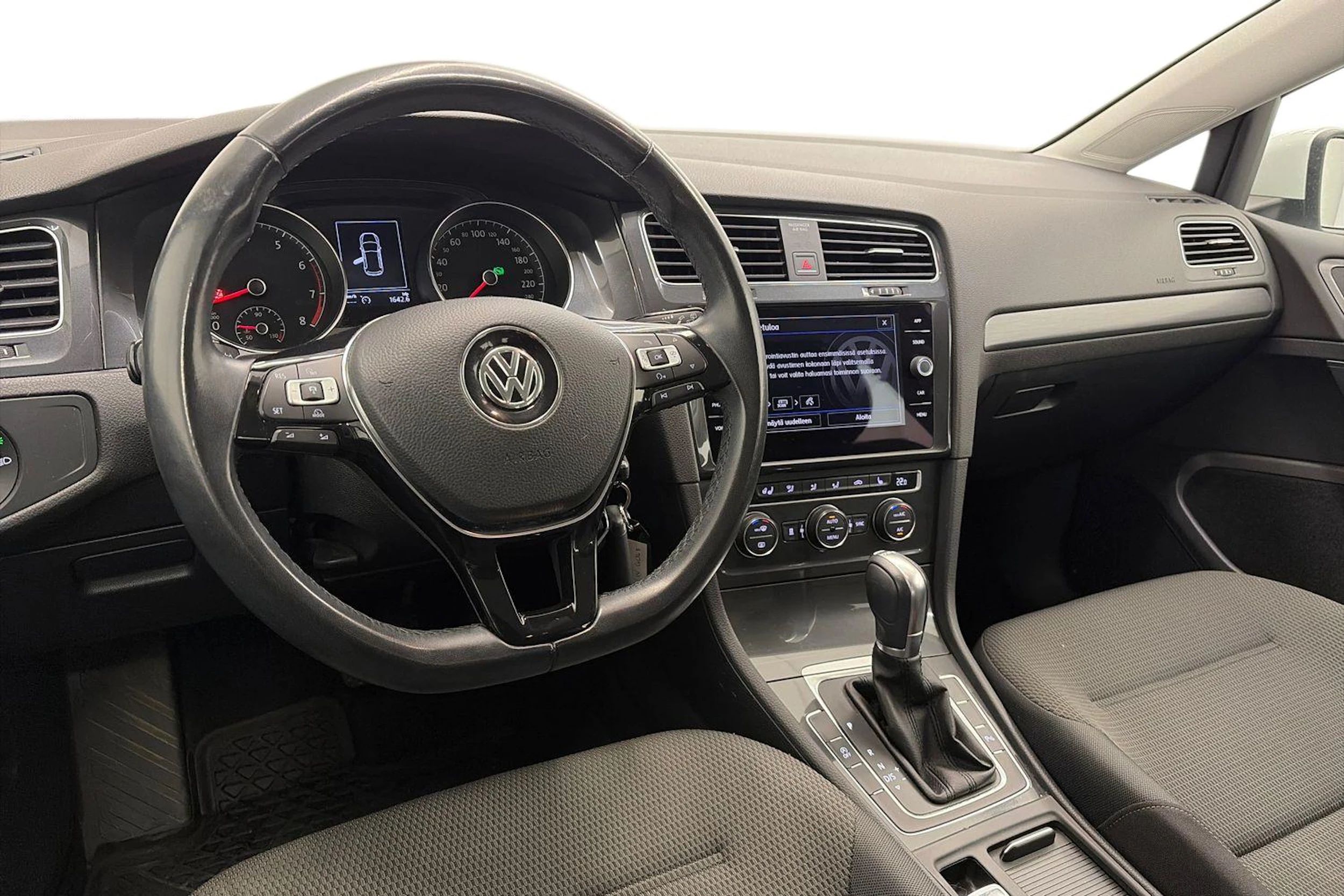 valkoinen Volkswagen Golf 2018 kuva 8.