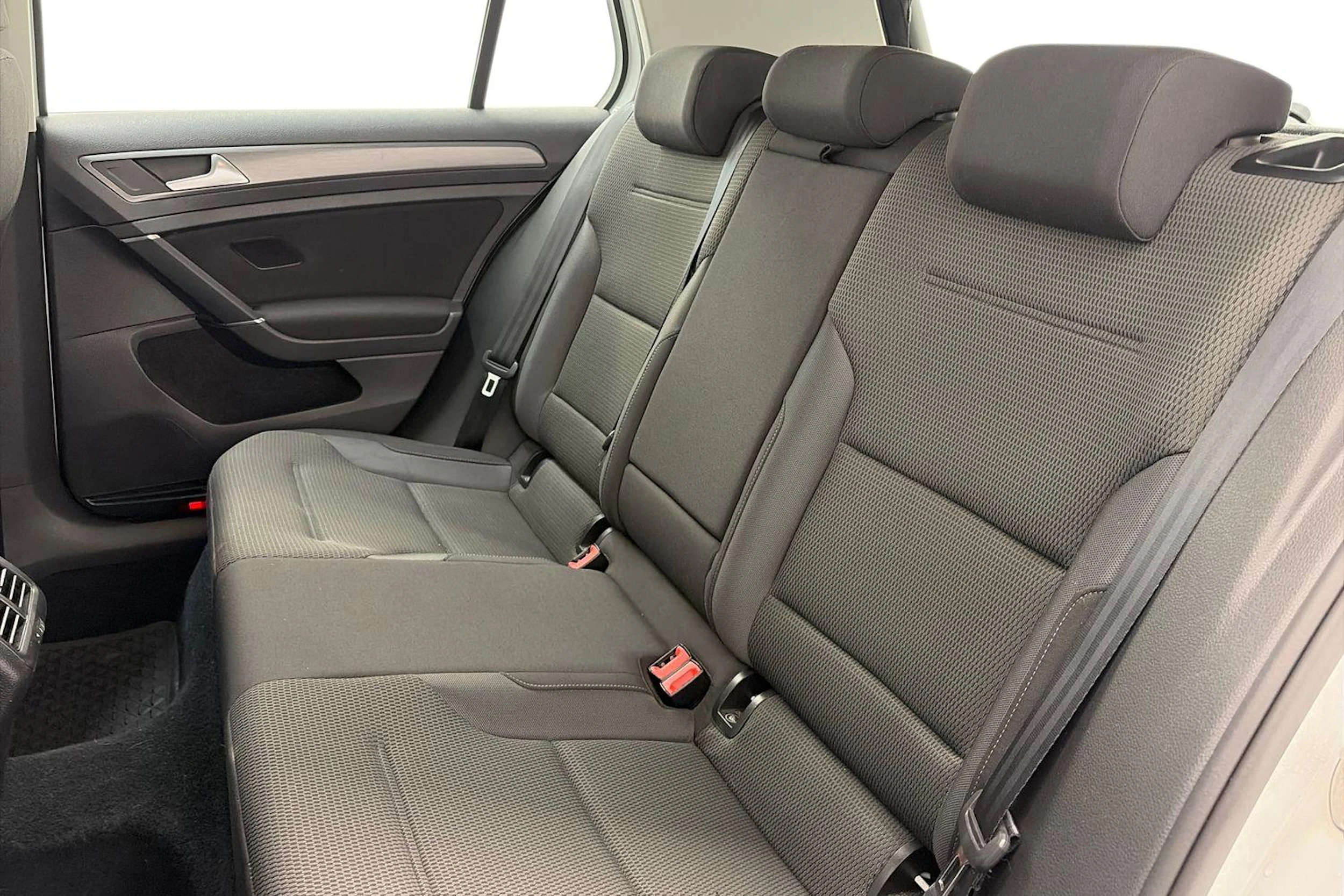 valkoinen Volkswagen Golf 2018 kuva 11.