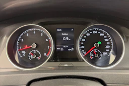 valkoinen Volkswagen Golf 2018 kuva 17.