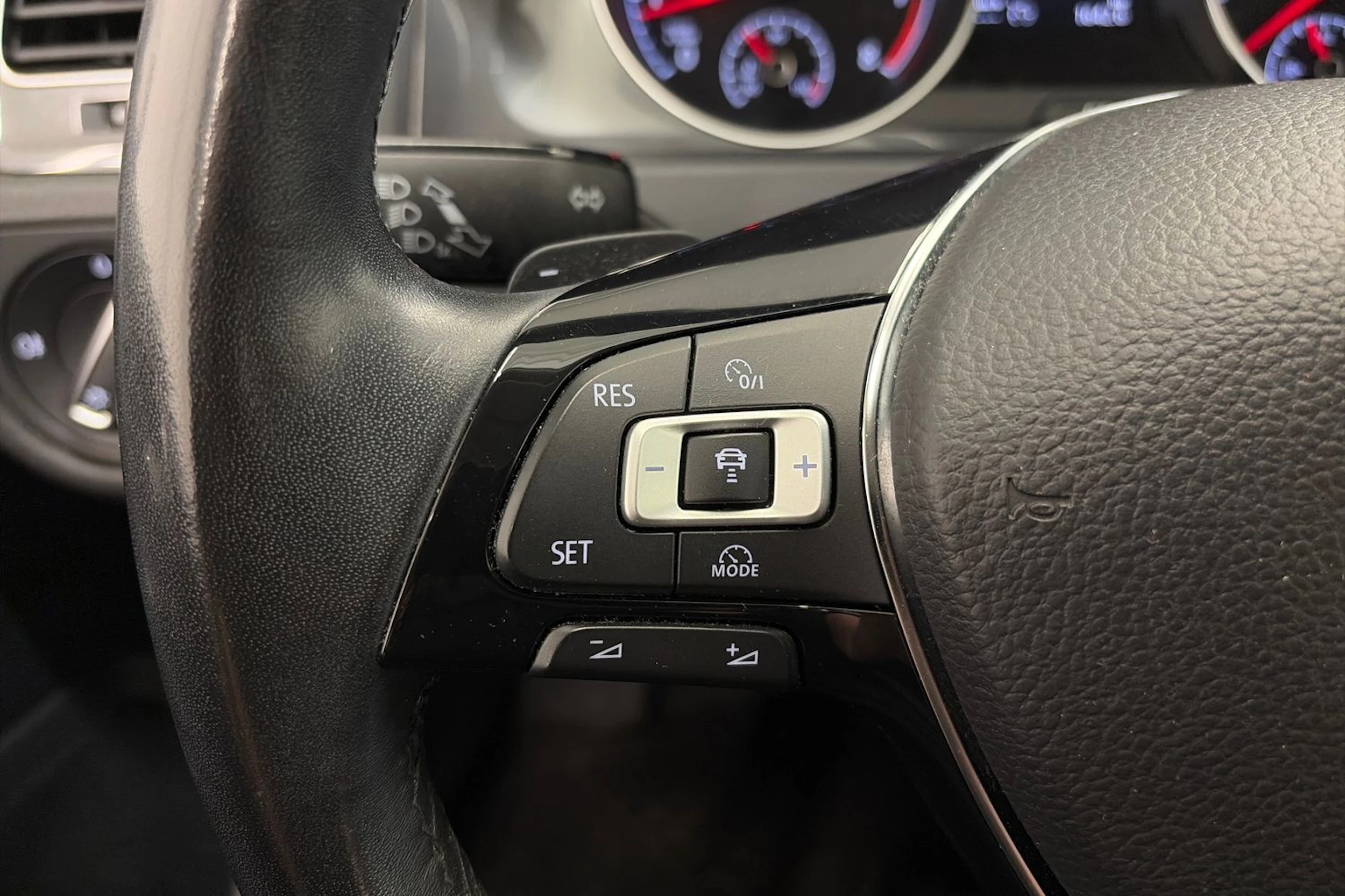 valkoinen Volkswagen Golf 2018 kuva 18.