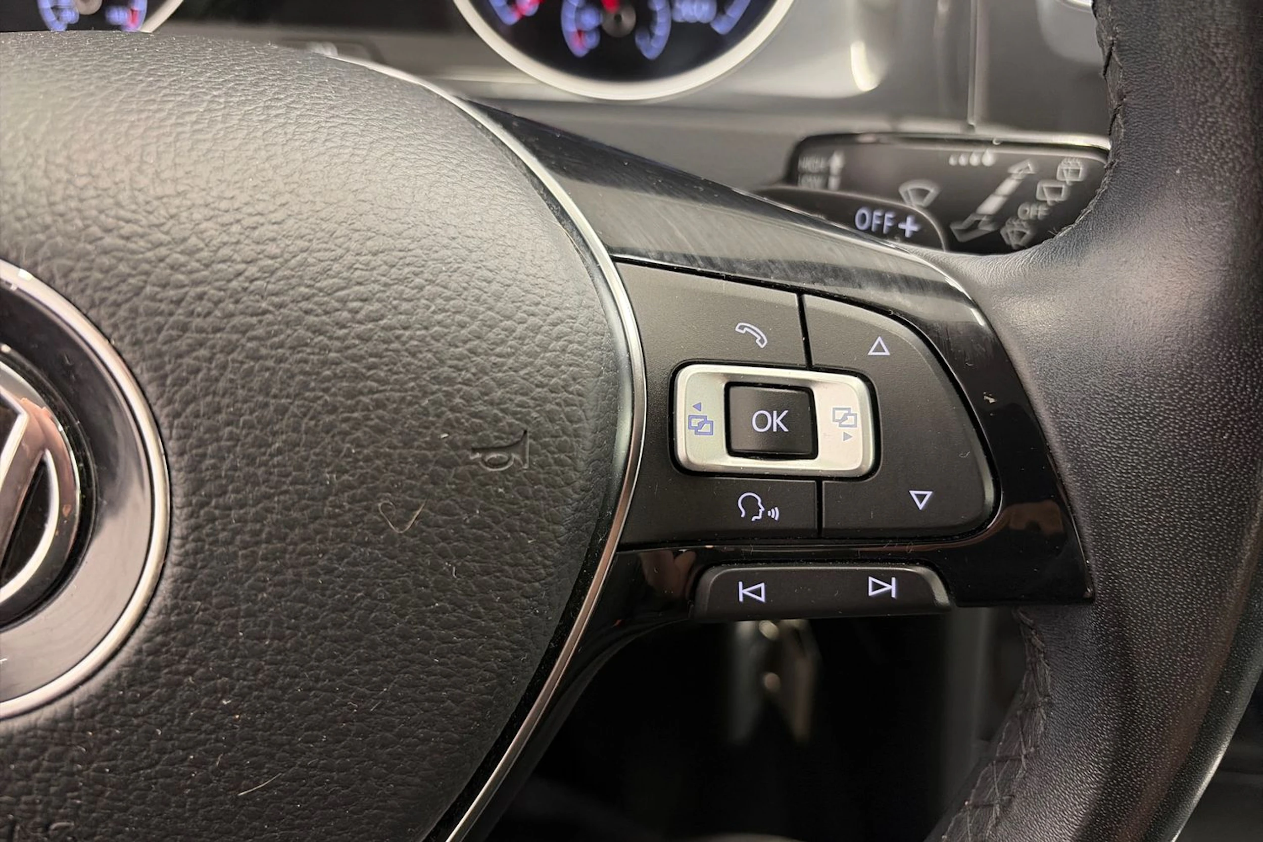 valkoinen Volkswagen Golf 2018 kuva 19.