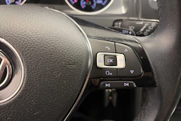 valkoinen Volkswagen Golf 2018 kuva 19.