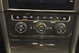 valkoinen Volkswagen Golf 2018 kuva 23.
