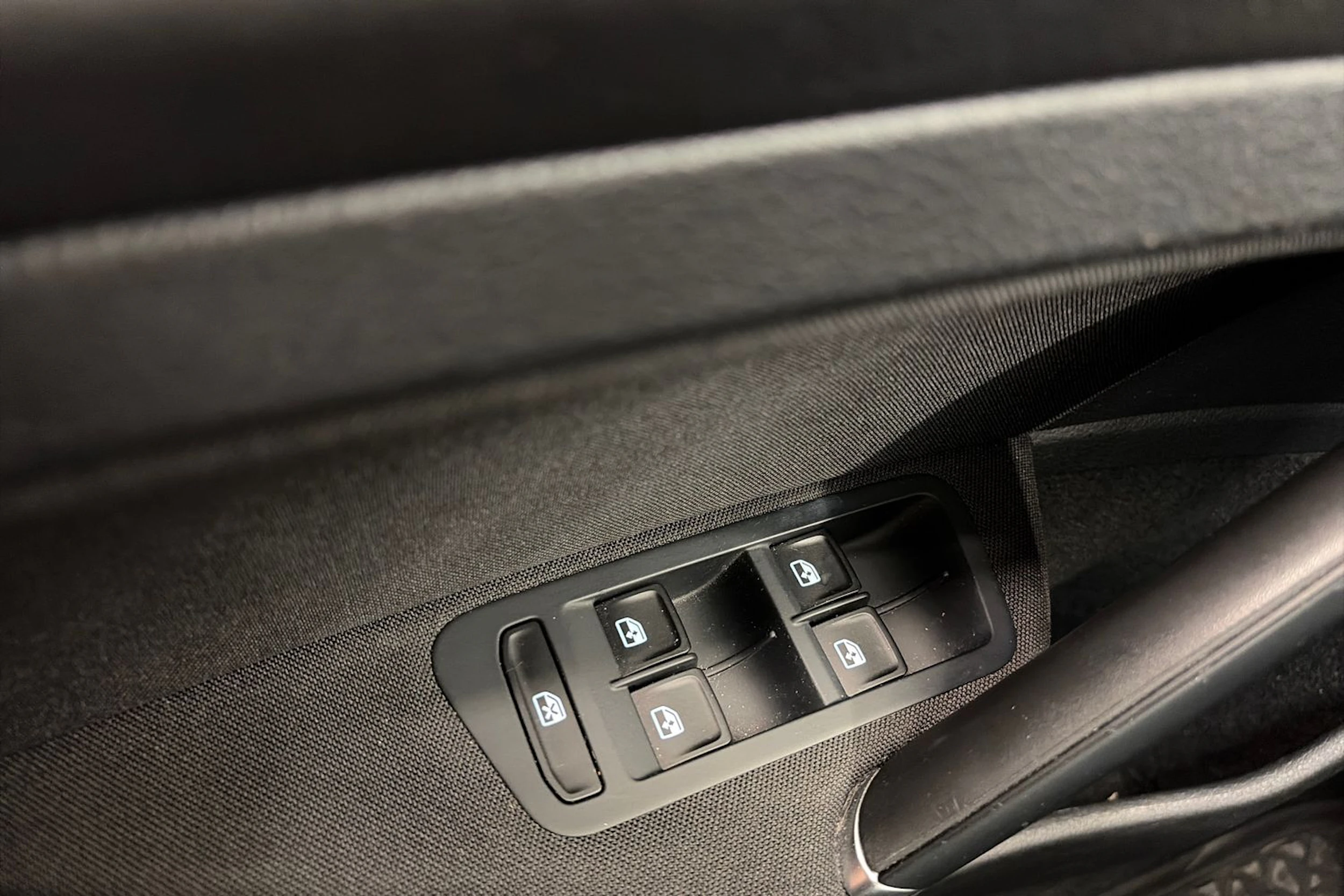 valkoinen Volkswagen Golf 2018 kuva 26.