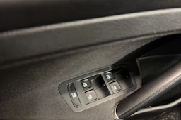 valkoinen Volkswagen Golf 2018 kuva 26.