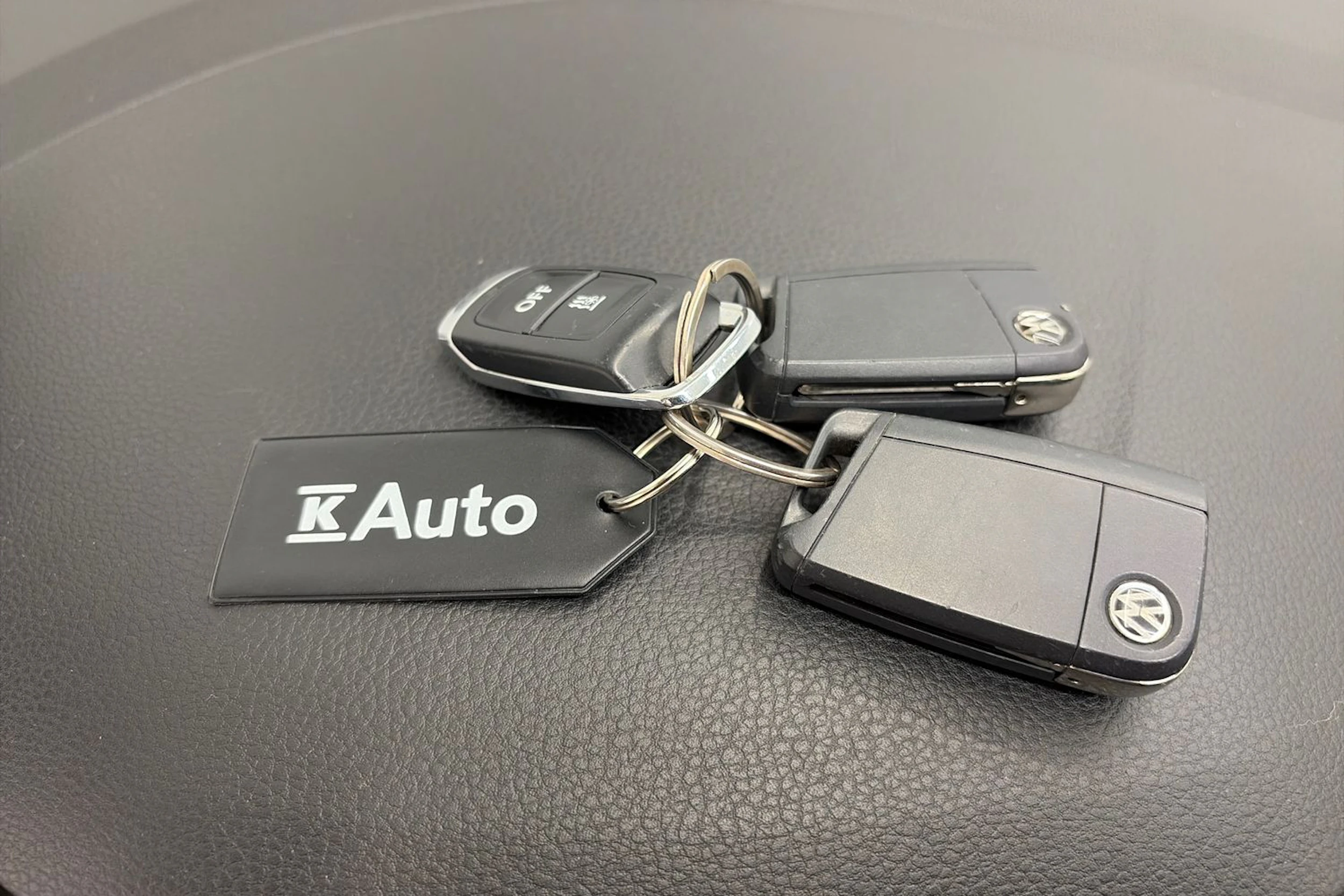 valkoinen Volkswagen Golf 2018 kuva 27.