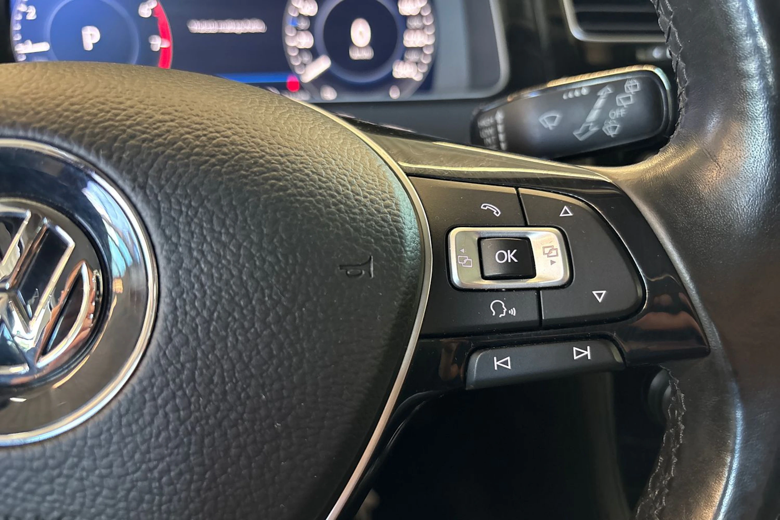 musta Volkswagen Golf 2018 kuva 15.