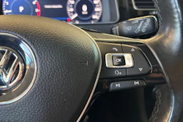 musta Volkswagen Golf 2018 kuva 15.
