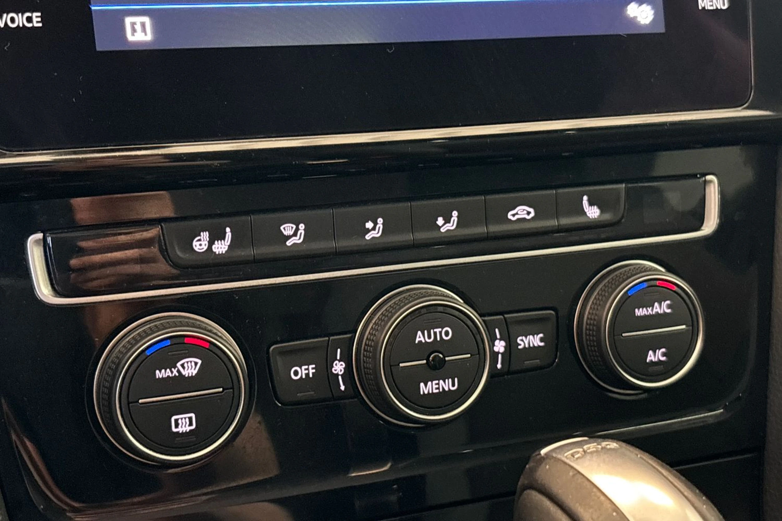 musta Volkswagen Golf 2018 kuva 20.