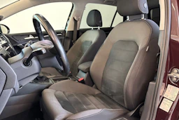 musta Volkswagen Golf 2018 kuva 21.