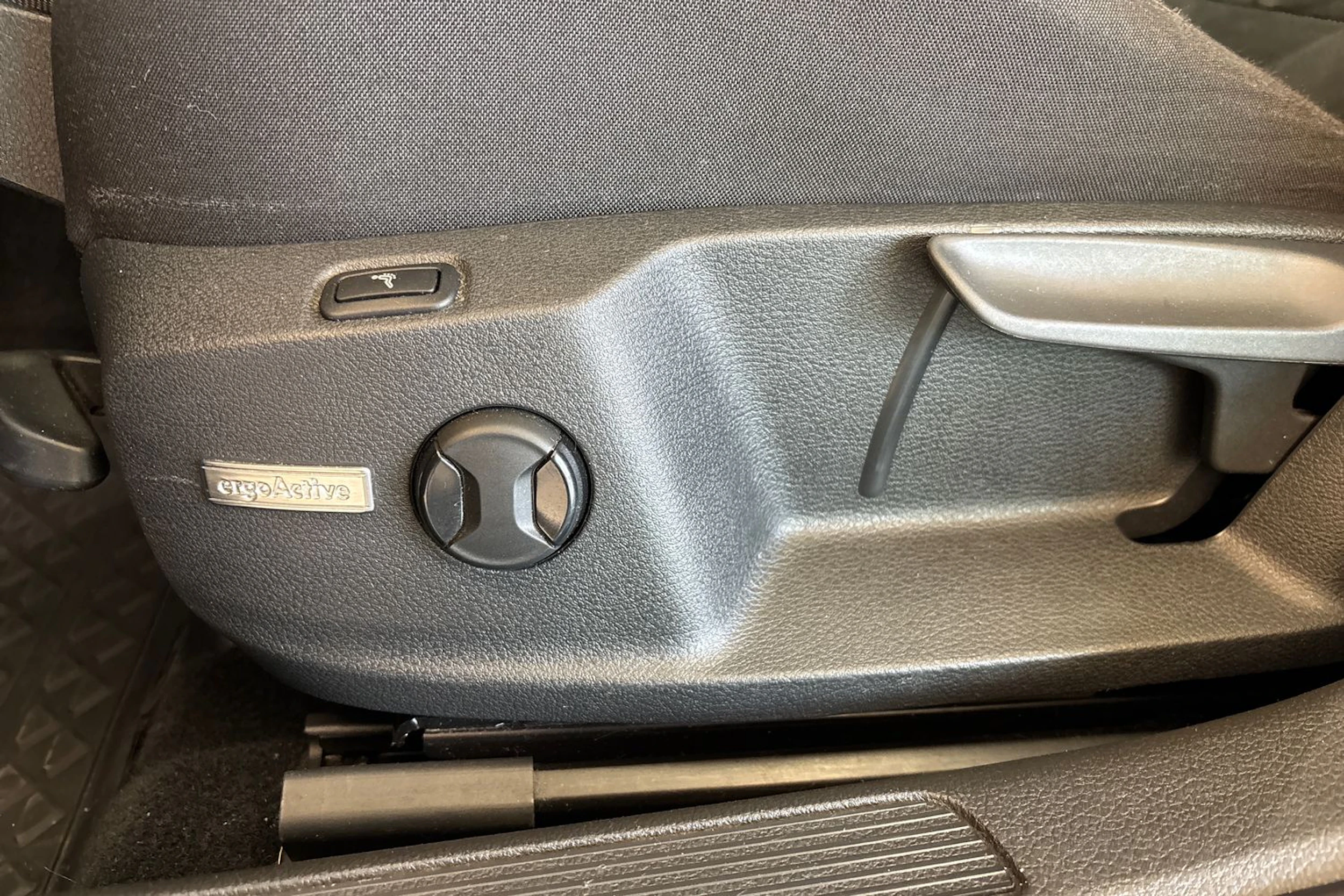 musta Volkswagen Golf 2018 kuva 22.