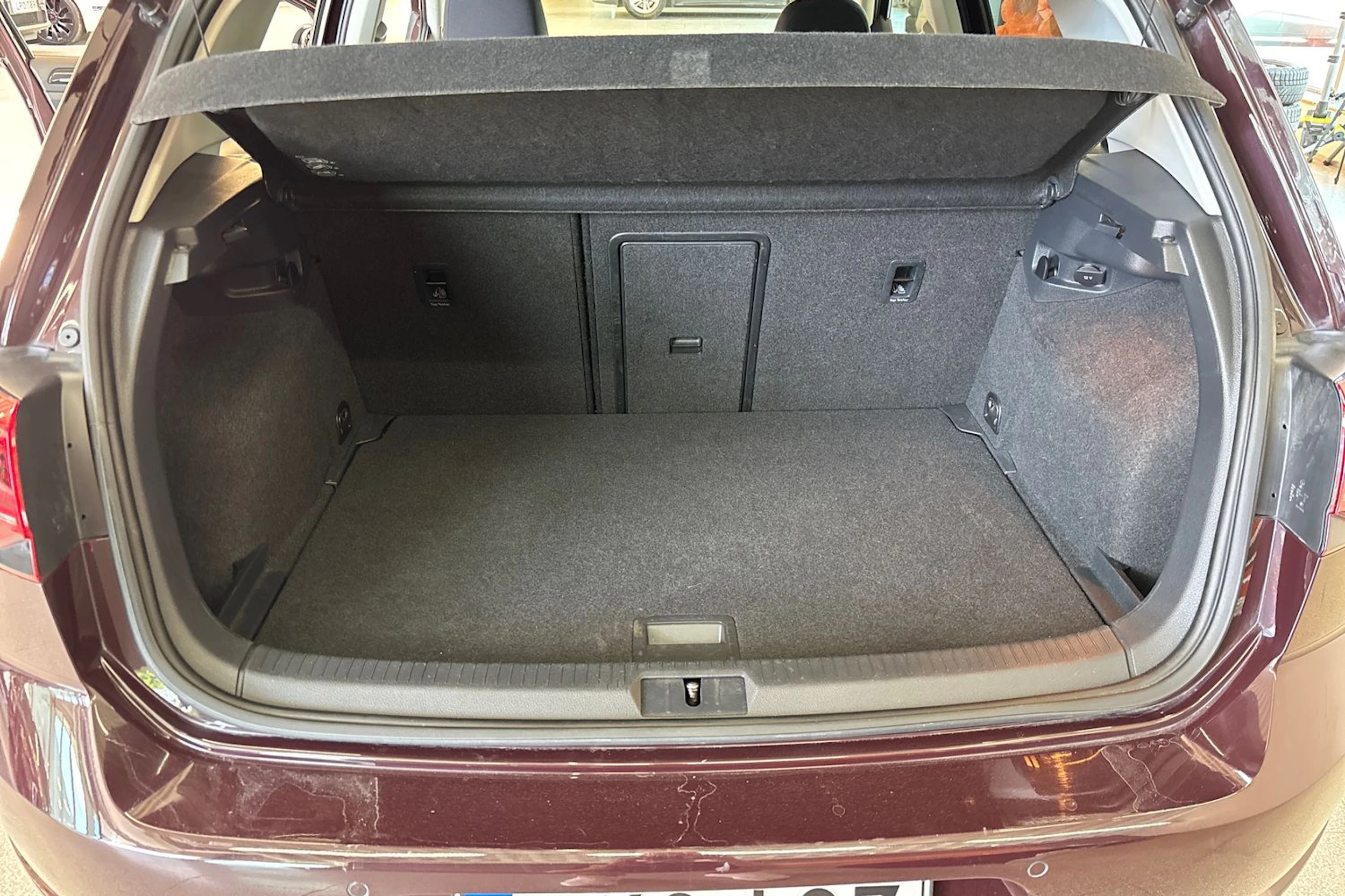 musta Volkswagen Golf 2018 kuva 23.