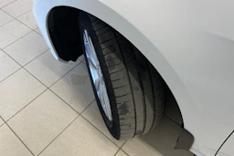 Valkoinen Volkswagen GOLF 2018 kuva 10.