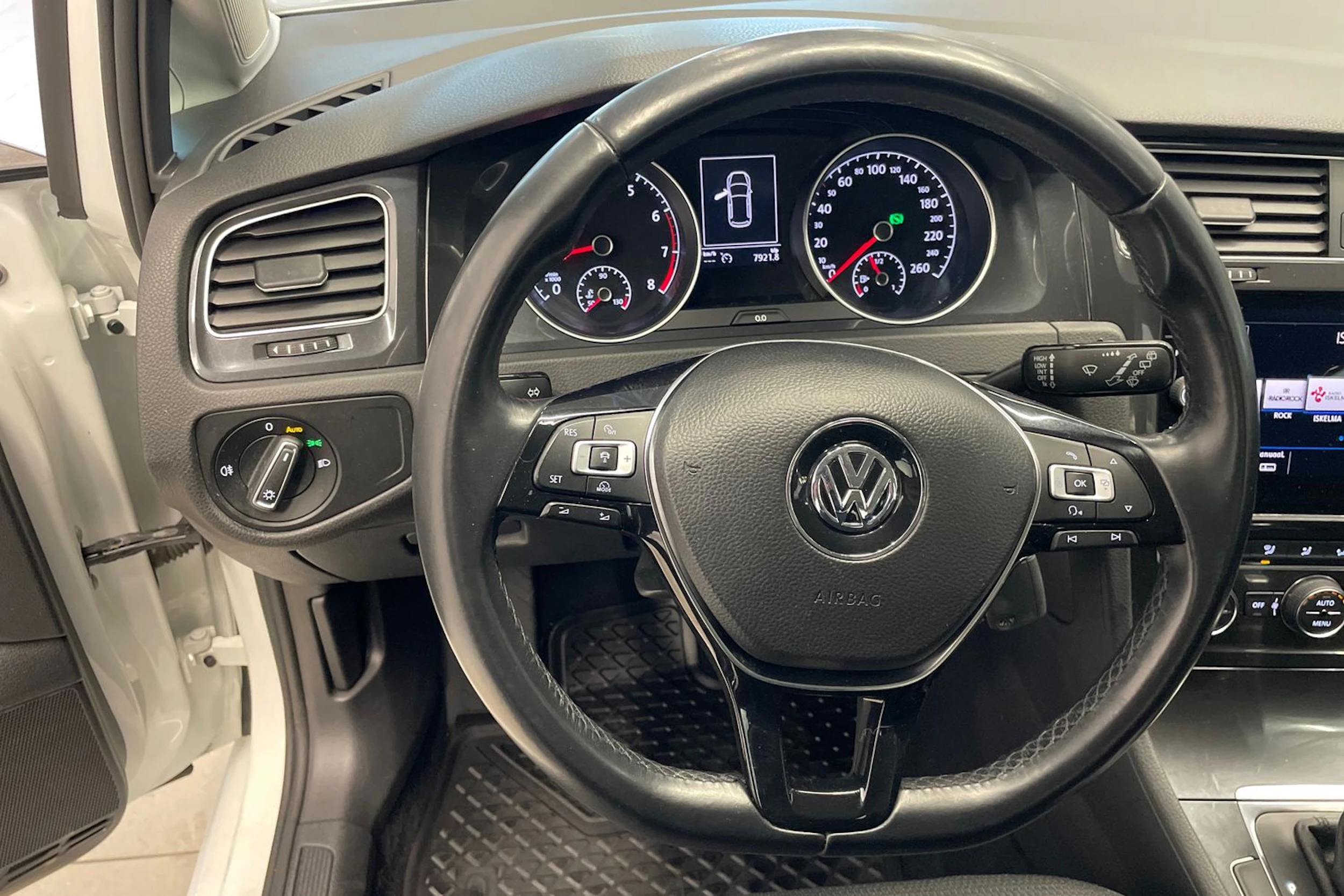 Valkoinen Volkswagen GOLF 2018 kuva 11.