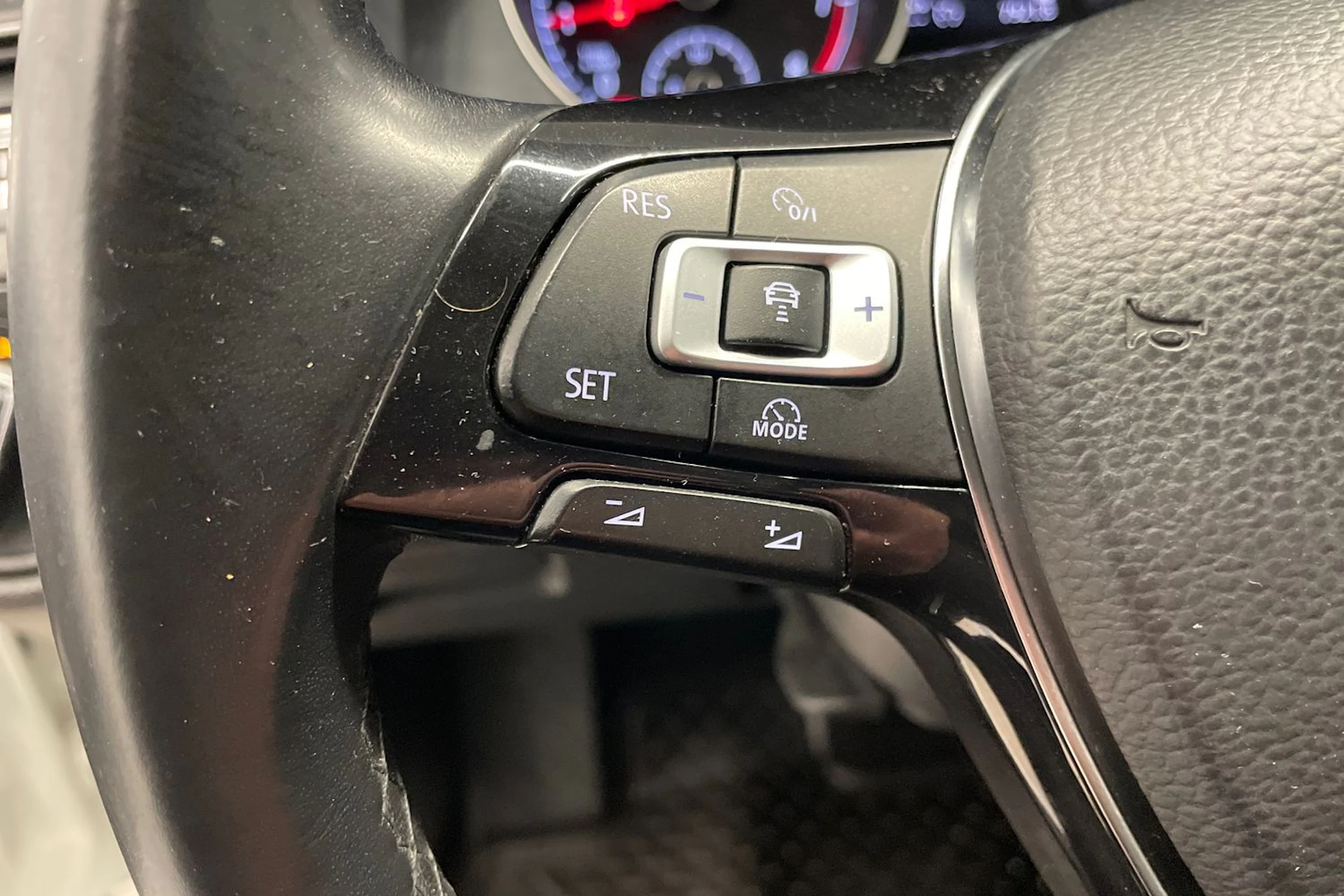 Valkoinen Volkswagen GOLF 2018 kuva 13.