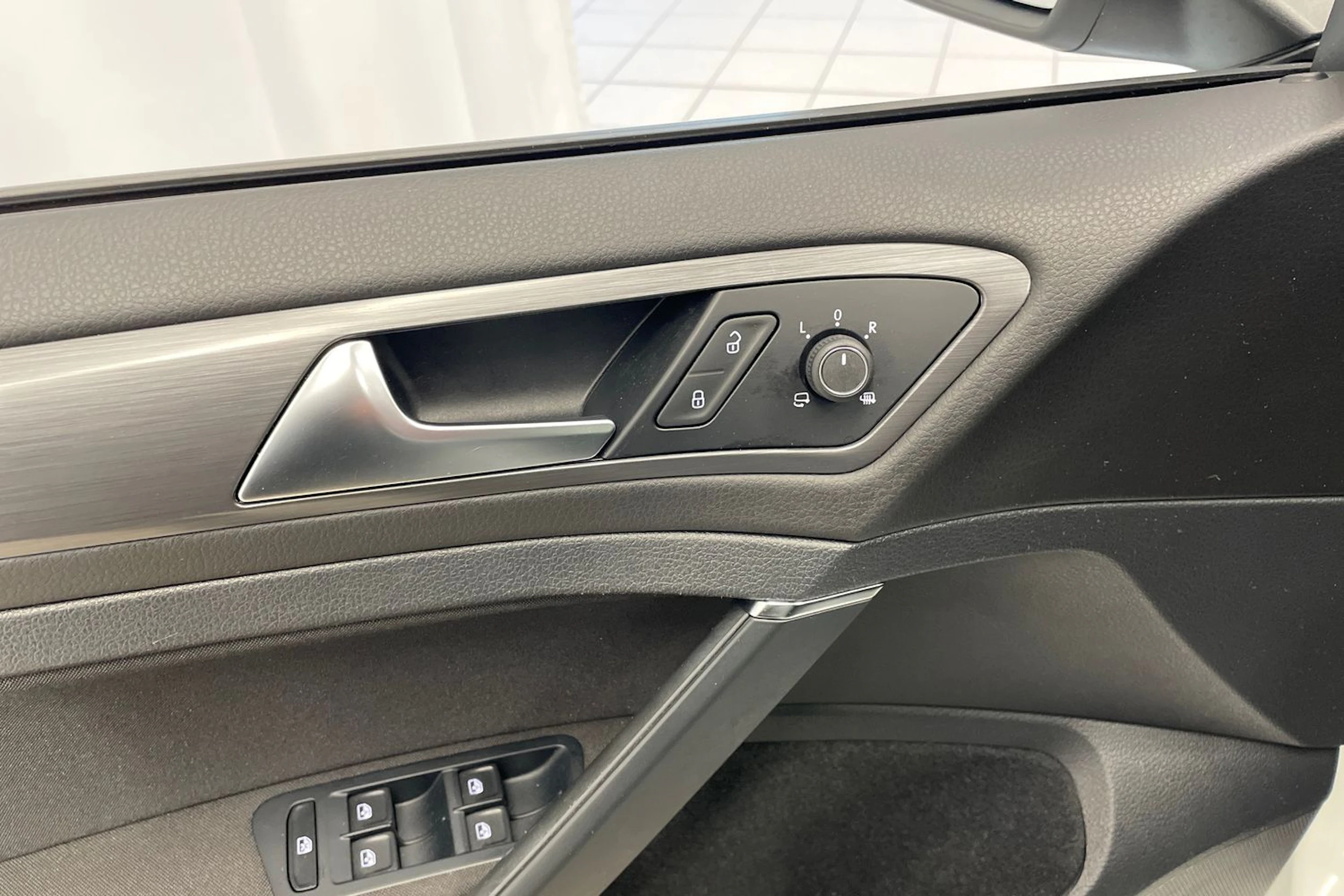 Valkoinen Volkswagen GOLF 2018 kuva 16.