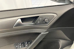 Valkoinen Volkswagen GOLF 2018 kuva 16.
